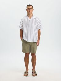 REGULAR FIT LINEN-BLEND SHORTS, Vetiver, highres