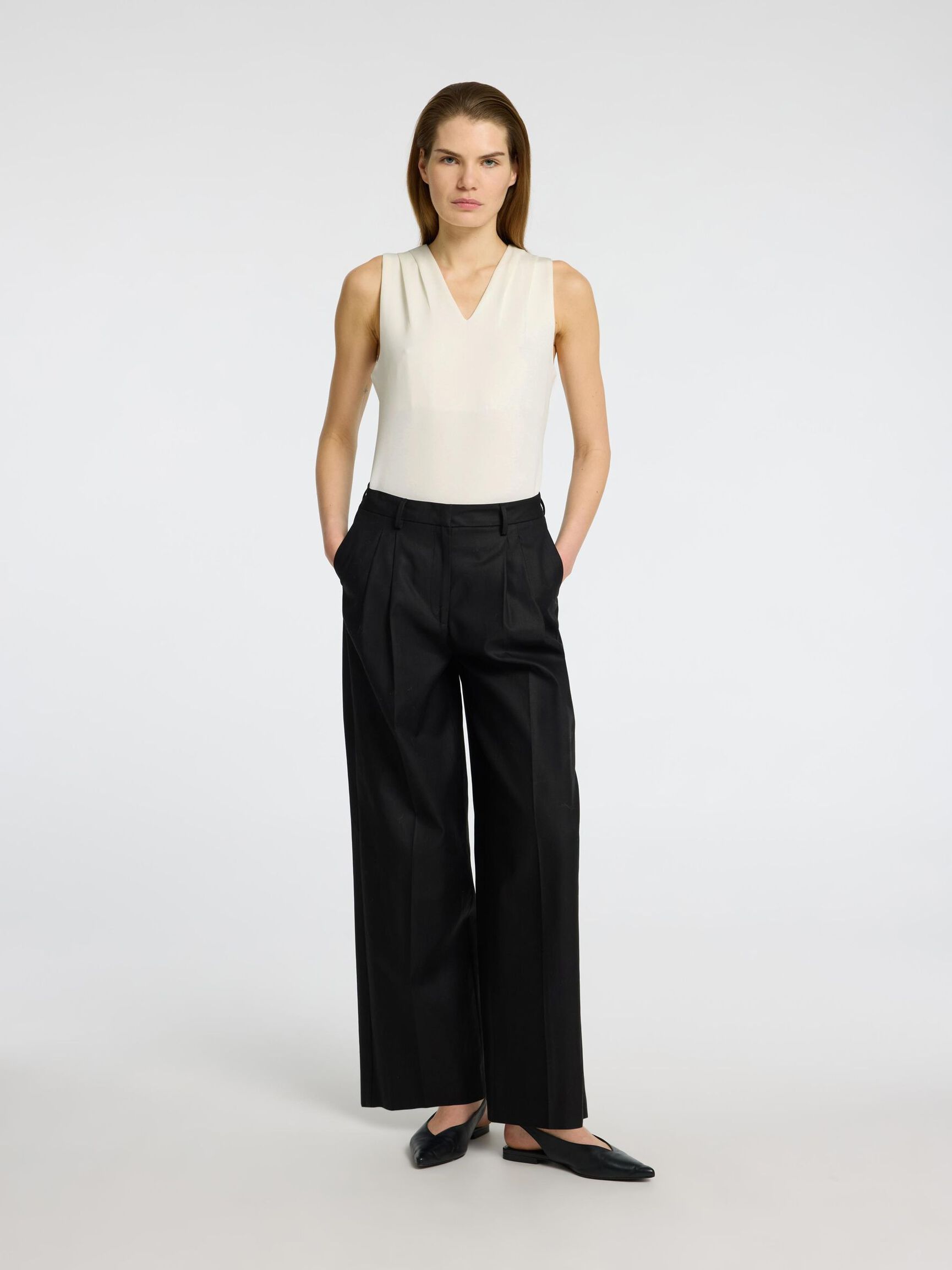 SLEEVELESS V-NECK TOP, Snow White, highres