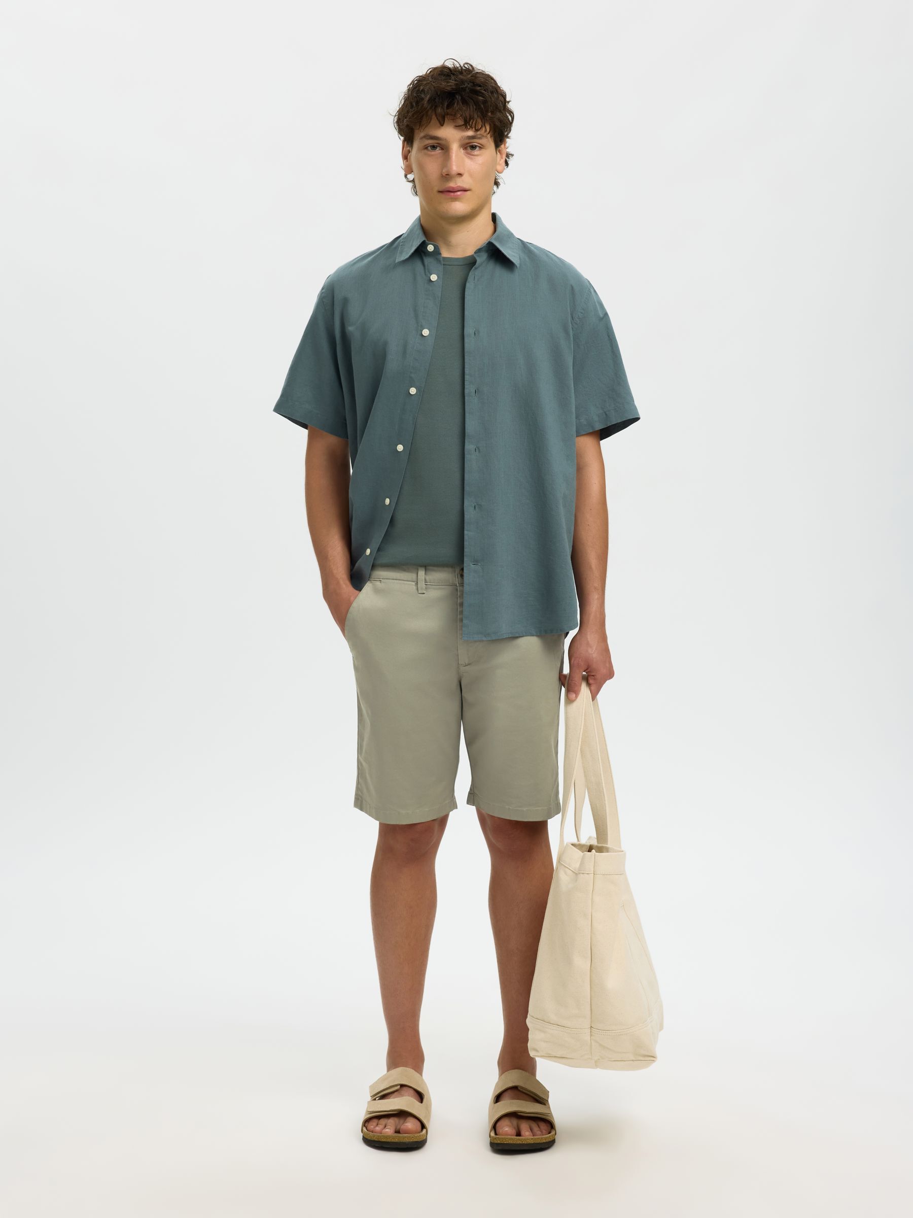 SLIM-FIT CHINOSHORTS, Vetiver, highres