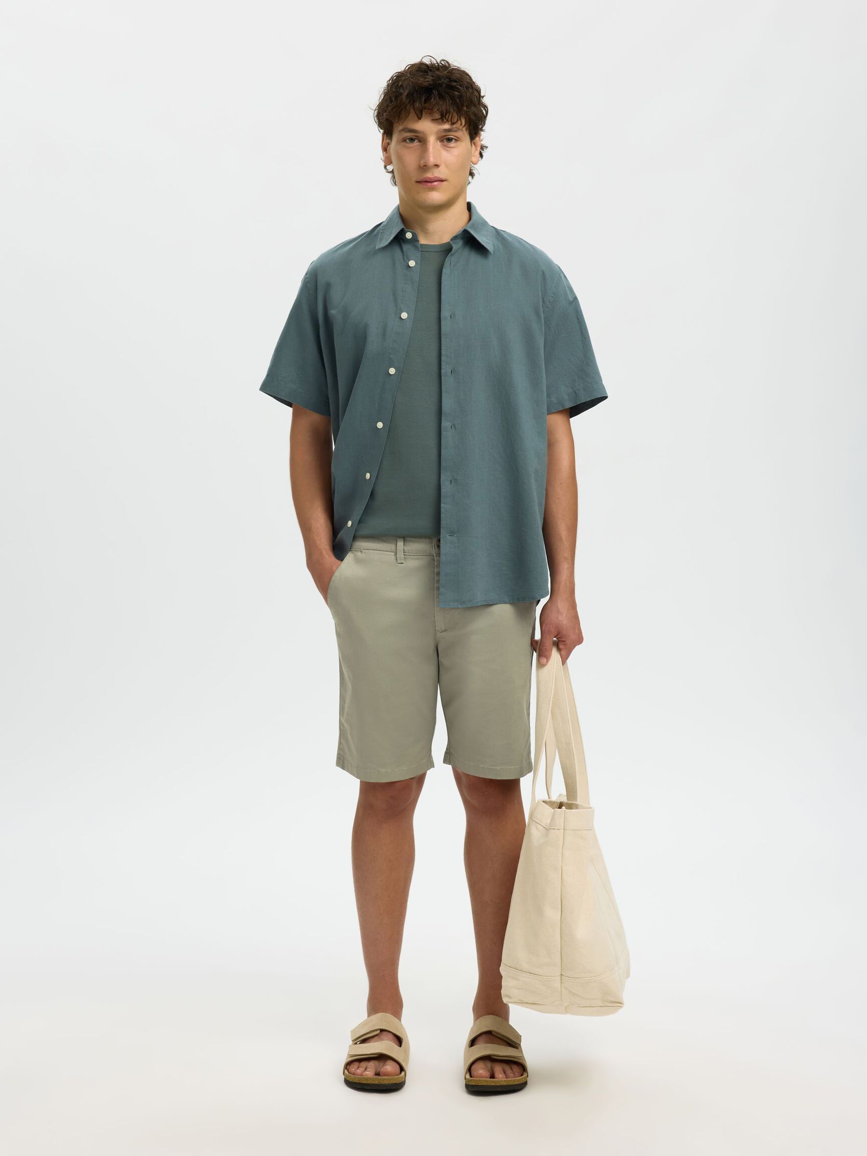 SLIM-FIT CHINOSHORTS, Vetiver, highres