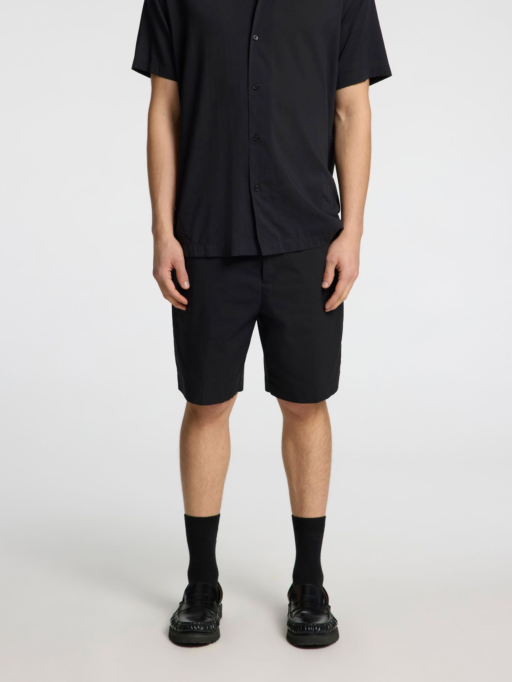 NORMAL PASSFORM CHINOSHORTS, Black, highres