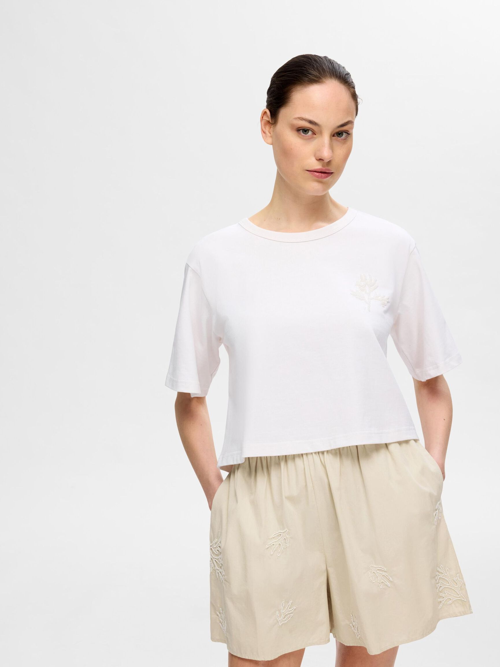 EMBROIDERED SHORTS, Sandshell, highres