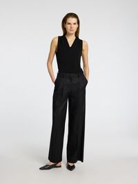 PRENDA SIN MANGAS TOP DE CUELLO EN PICO, Black, highres