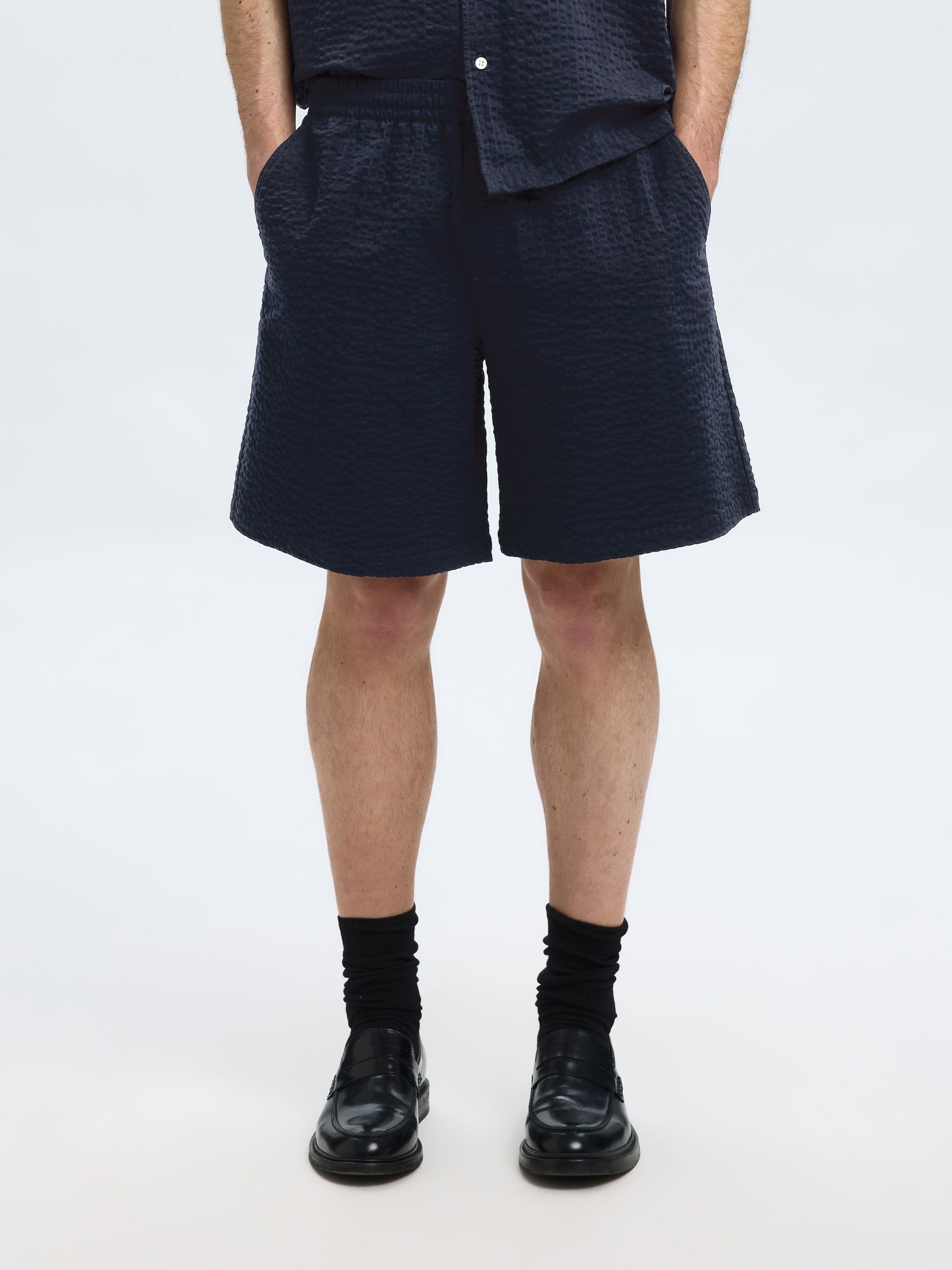 SEERSUCKER SHORTS, Sky Captain, highres