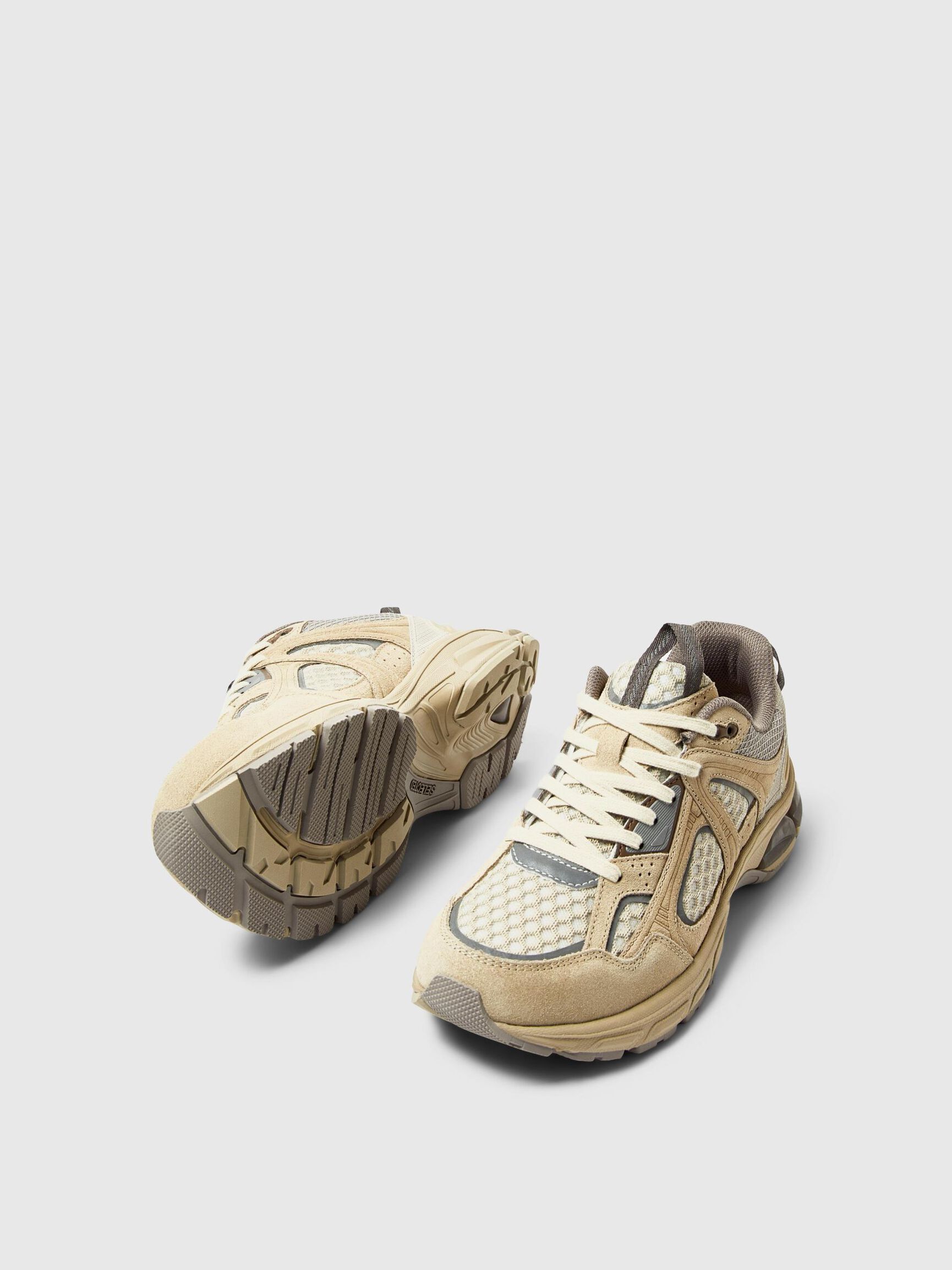 SPORTY TRAINERS, Peyote, highres