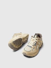 SPORTY TRAINERS, Peyote, highres