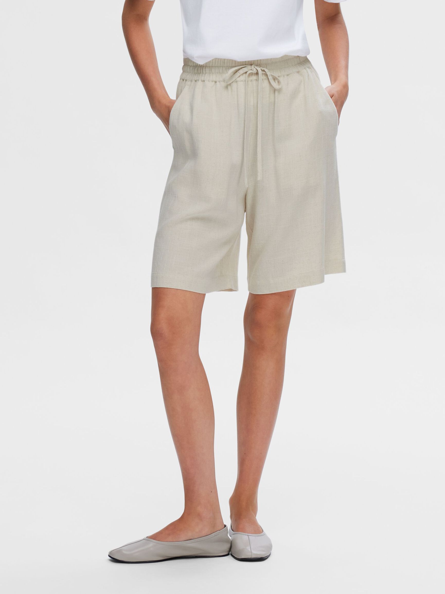 VISCOSE MÉLANGÉE SHORT, Sandshell, highres