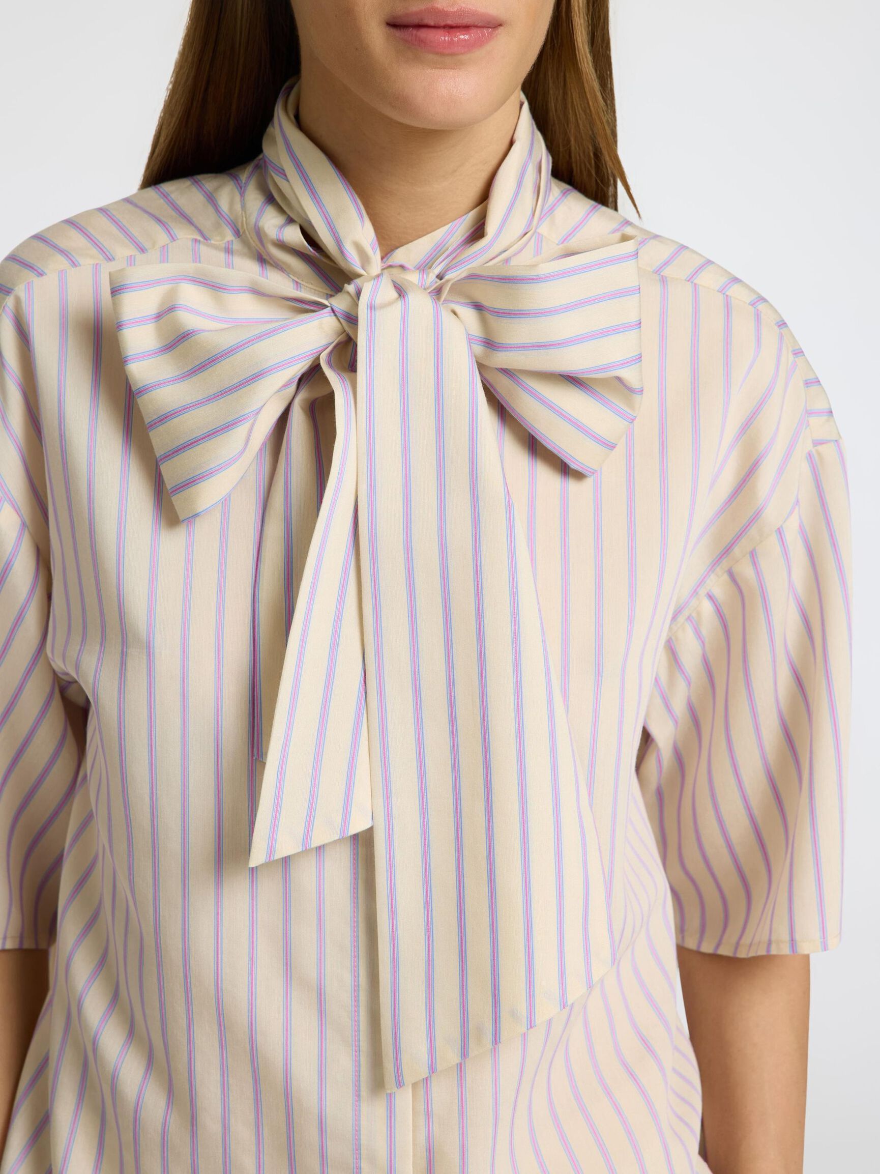 CUELLO DE LAZO CAMISA DE MANGA CORTA, Birch, highres