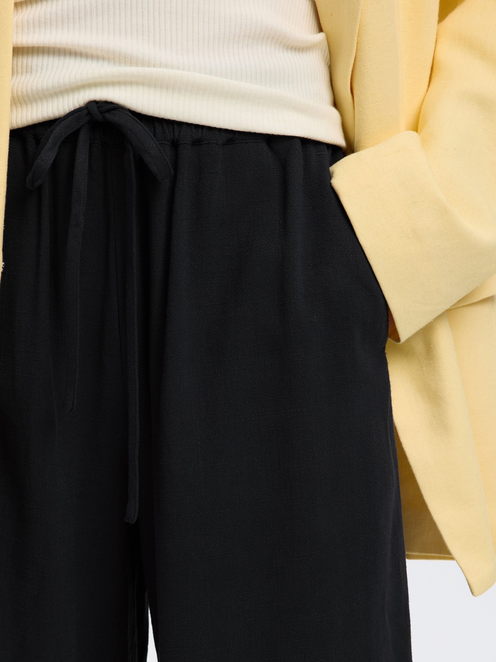 VISKOSEBLANDING SHORTS, Black, highres
