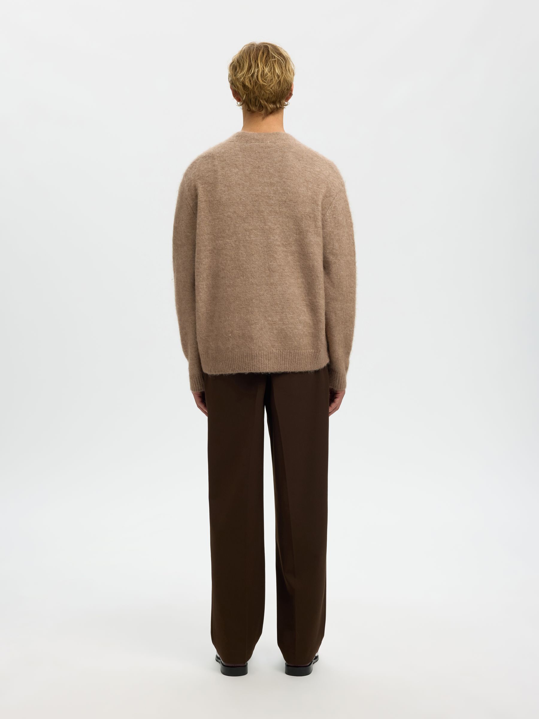 RELAXED FIT STRICKJACKE, Walnut, highres