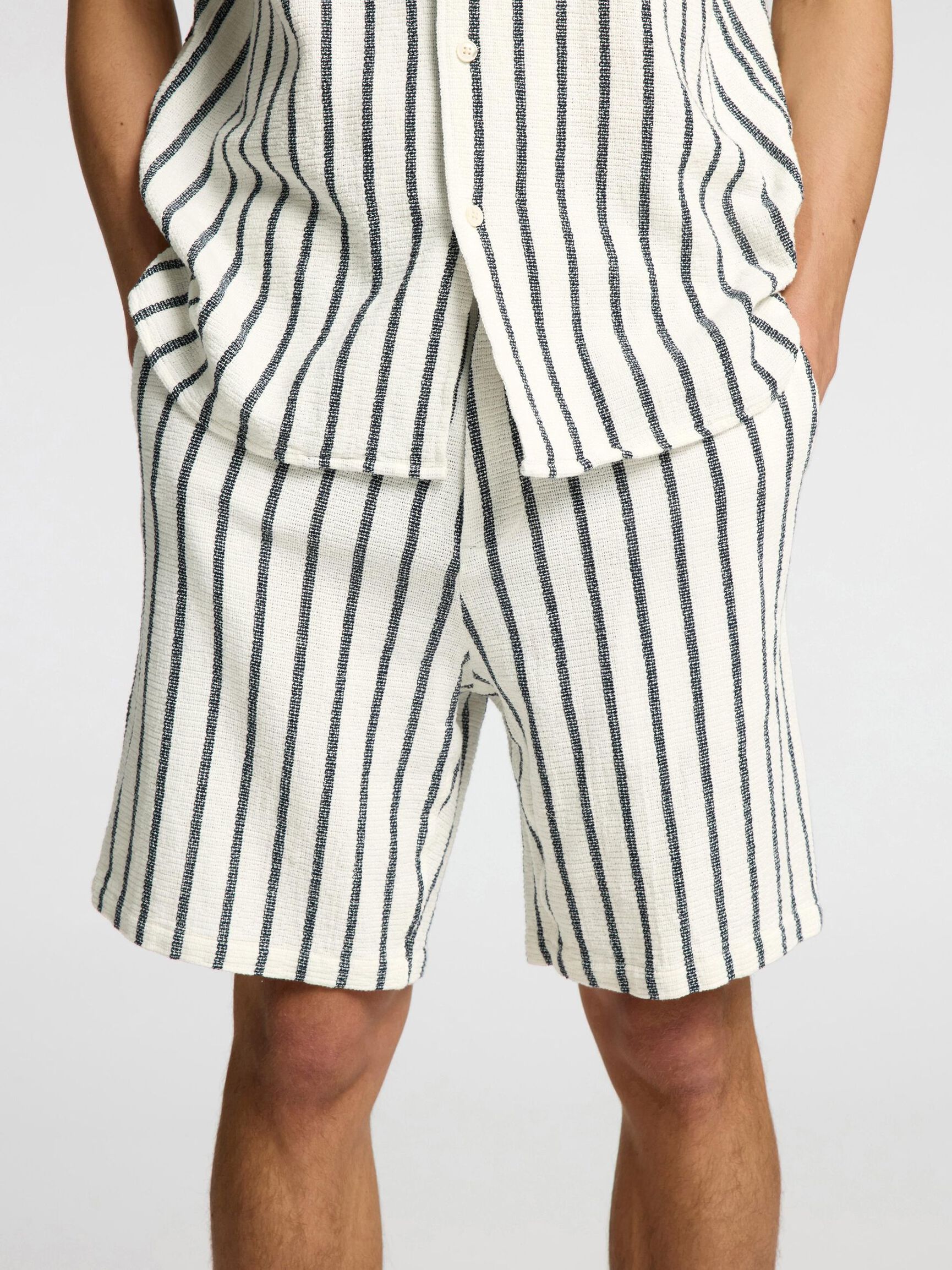 EN COTON RAYÉ SHORT, Egret, highres