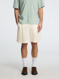 100% HØR BERMUDA SHORTS, Egret, highres