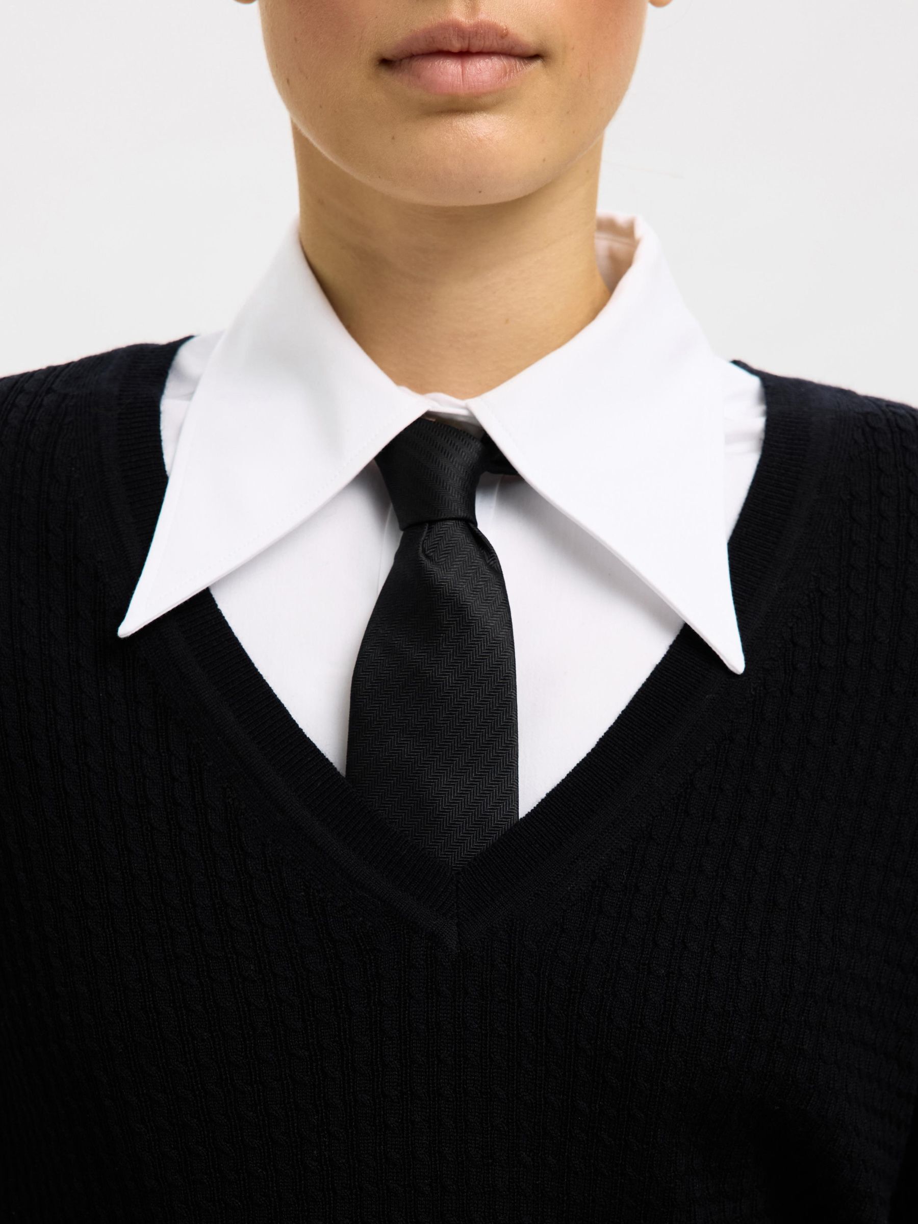 100% MERINO V-NECK JUMPER, Black, highres