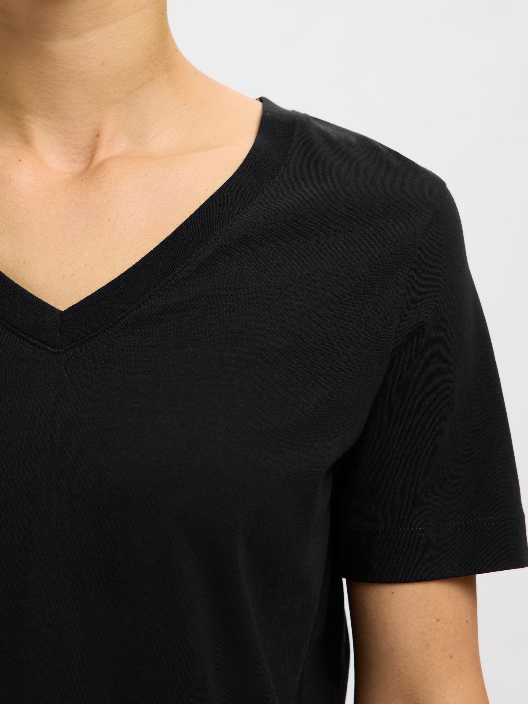 CLASSIC V-NECK T-SHIRT, Black, highres