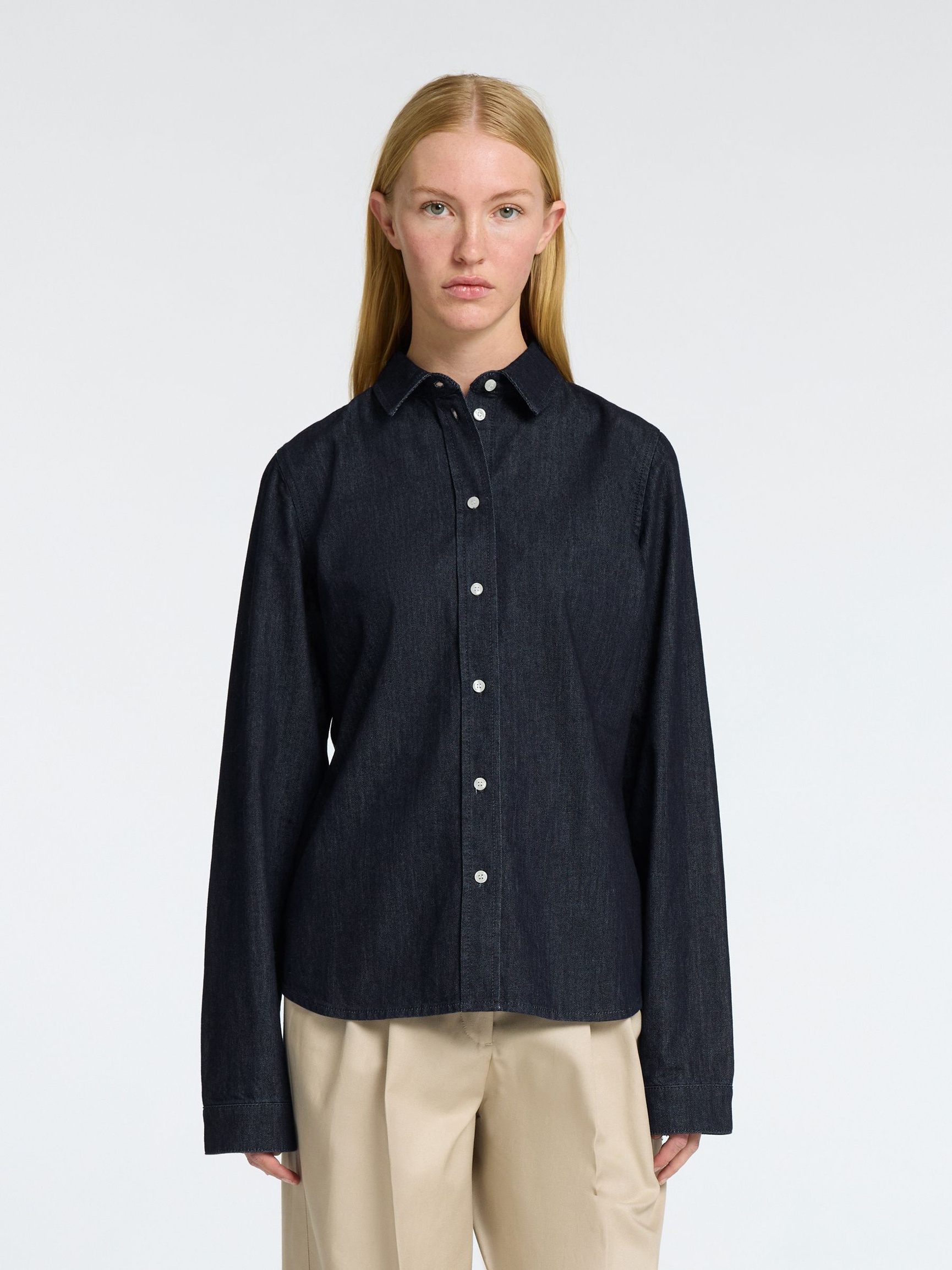 LÅNGÄRMAD FIGURSYDD JEANSSKJORTA, Dark Blue Denim, highres