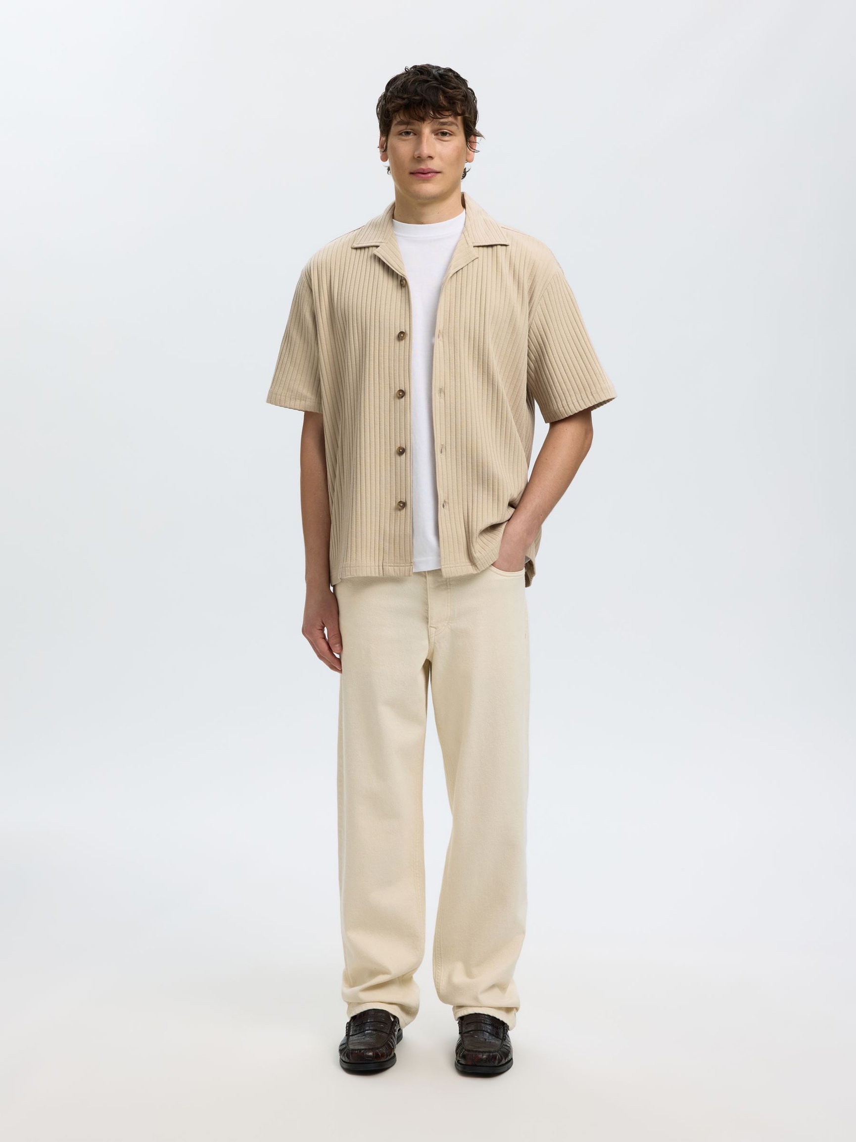 AVSLAPPNAD PASSFORM RIBBAD ÖVERSKJORTA, Pure Cashmere, highres
