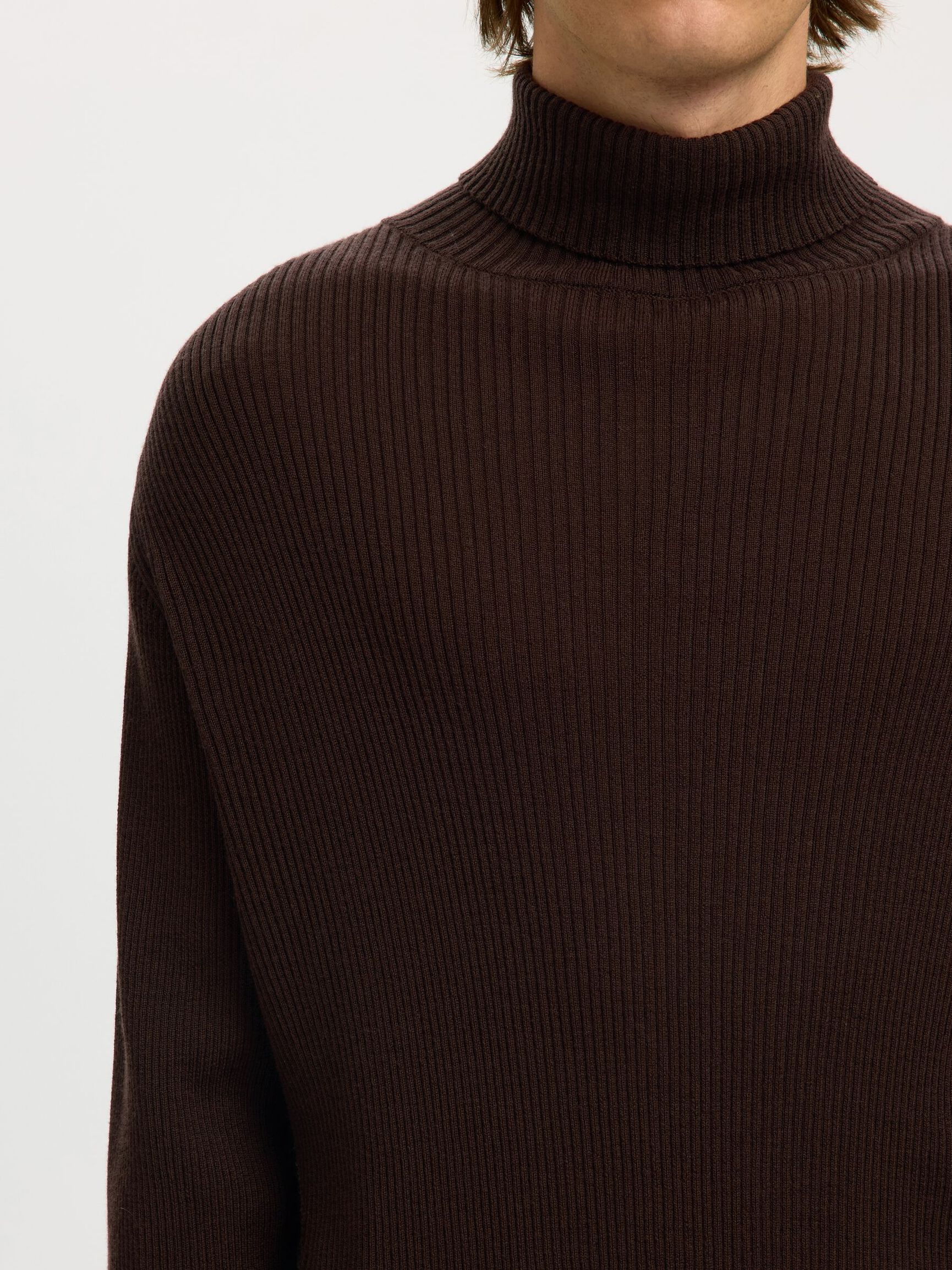 100% MERINO WOOL TURTLENECK, Chocolate Torte, highres