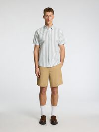 REGULAR FIT CHINOSHORTS, Kelp, highres