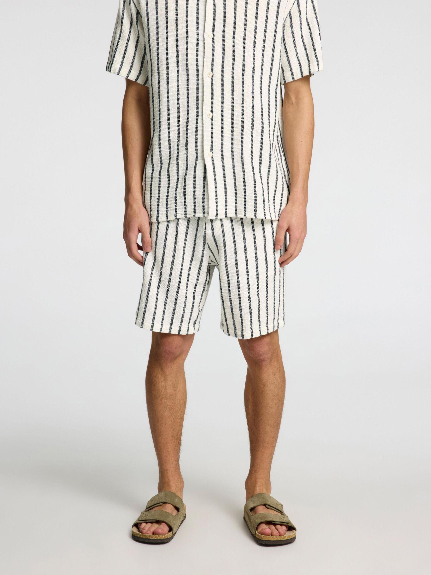 EN COTON RAYÉ SHORT, Egret, highres
