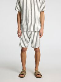 EN COTON RAYÉ SHORT, Egret, highres