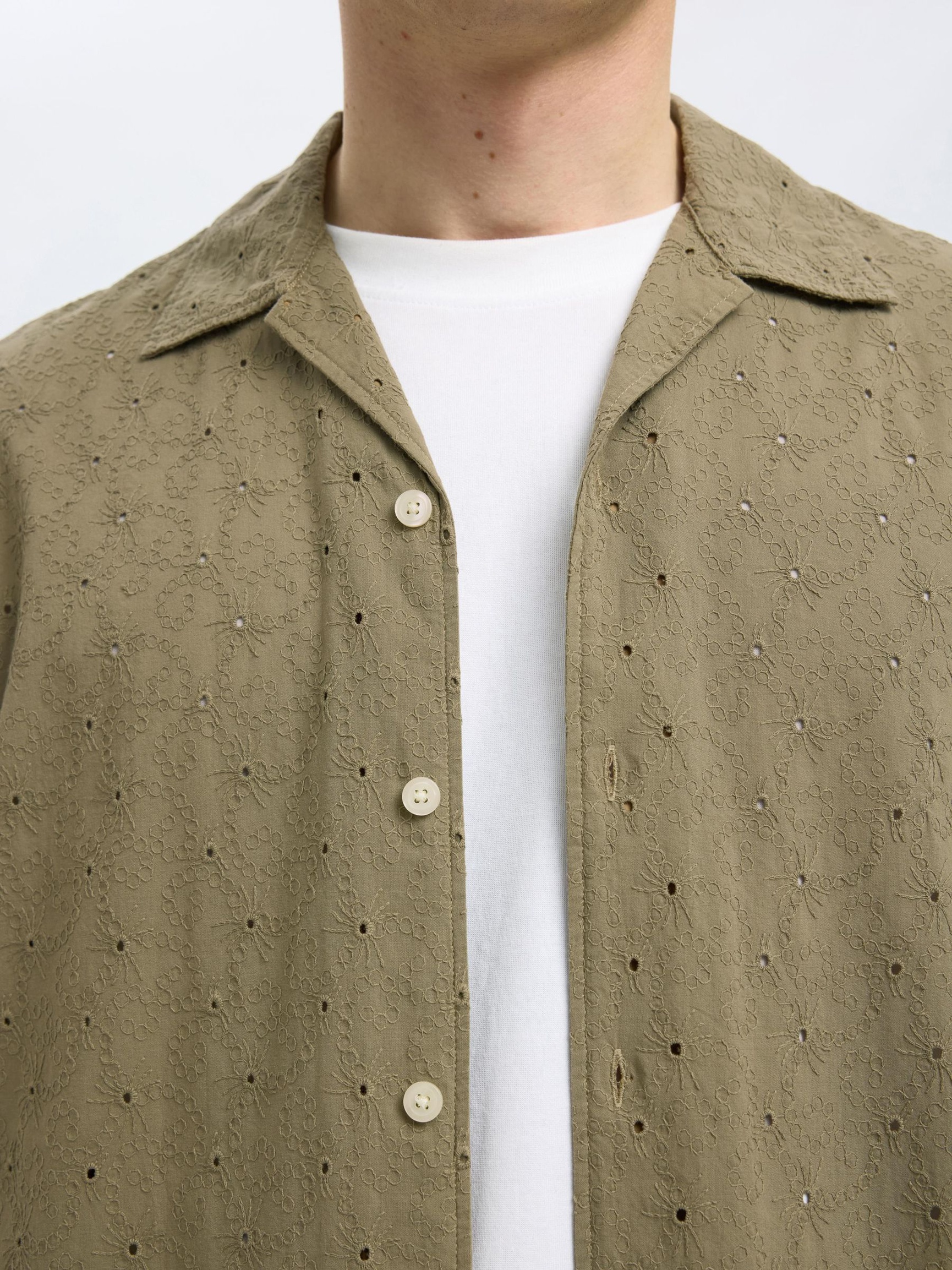 BRODERIE ANGLAISE OVERHEMD MET KORTE MOUWEN, Vetiver, highres