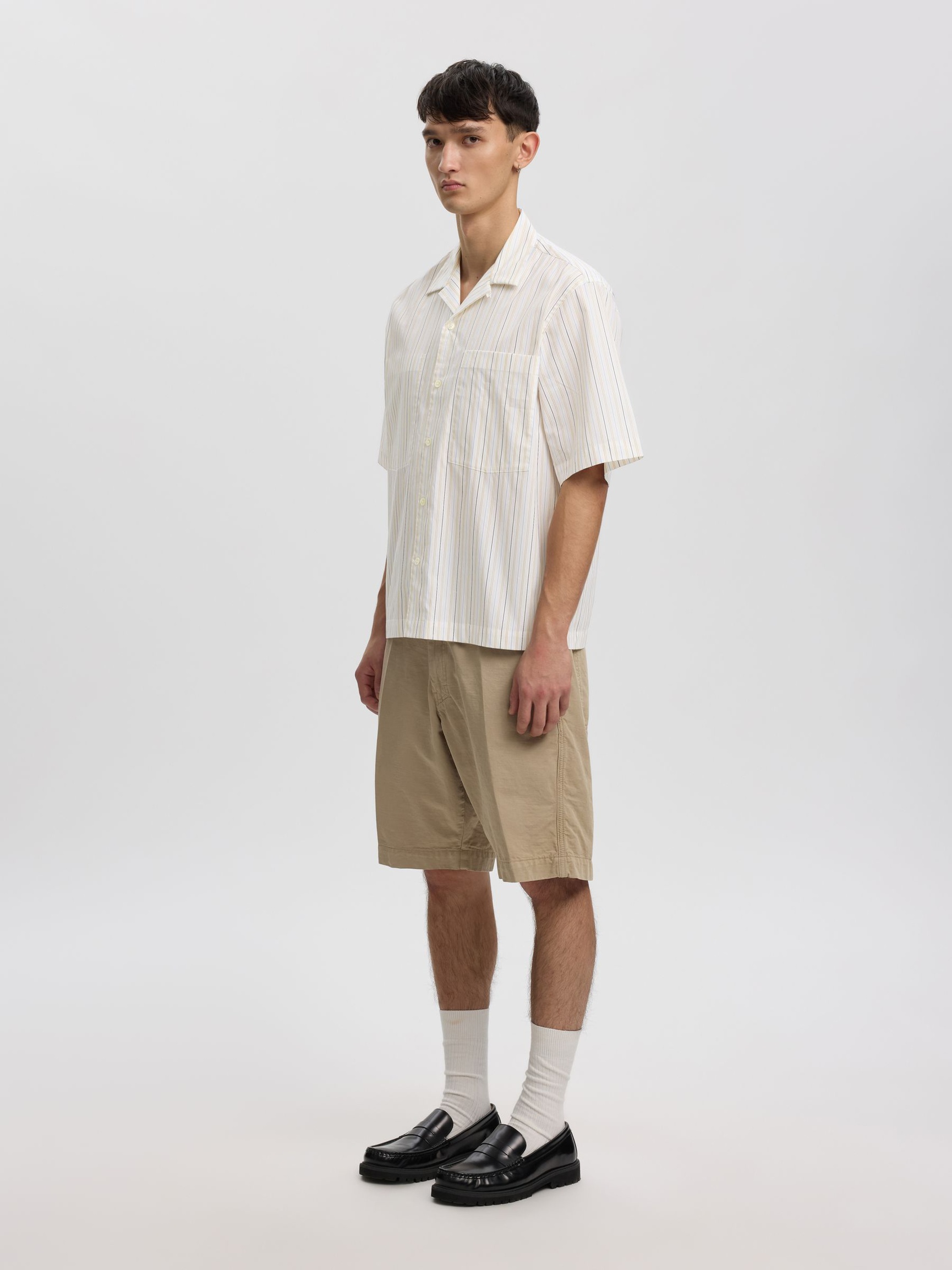 BOXY FIT SHORT SLEEVED SHIRT, Egret, highres