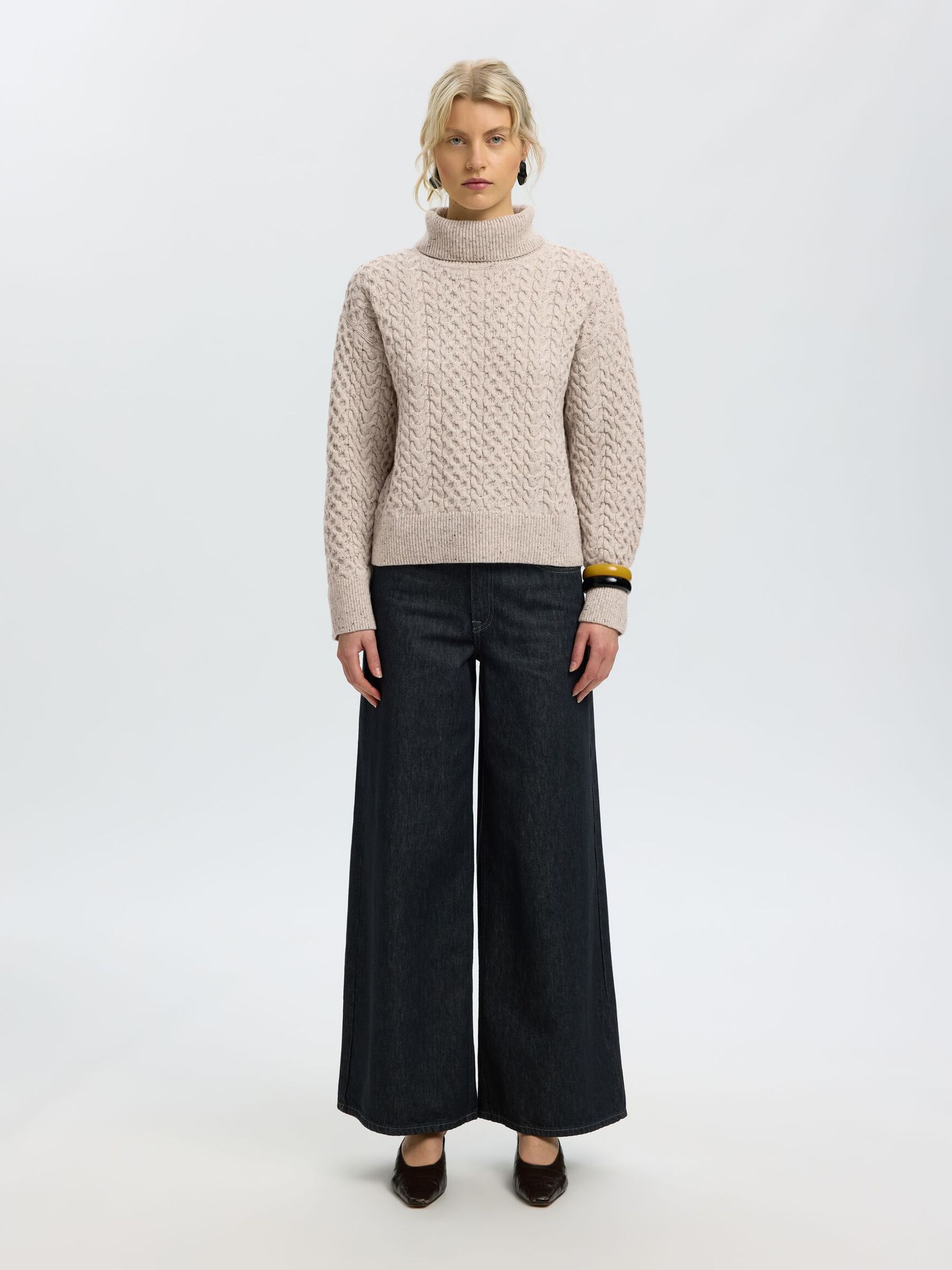 CABLE KNIT TURTLENECK, Birch, highres