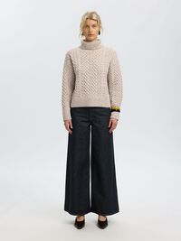 CABLE KNIT TURTLENECK, Birch, highres