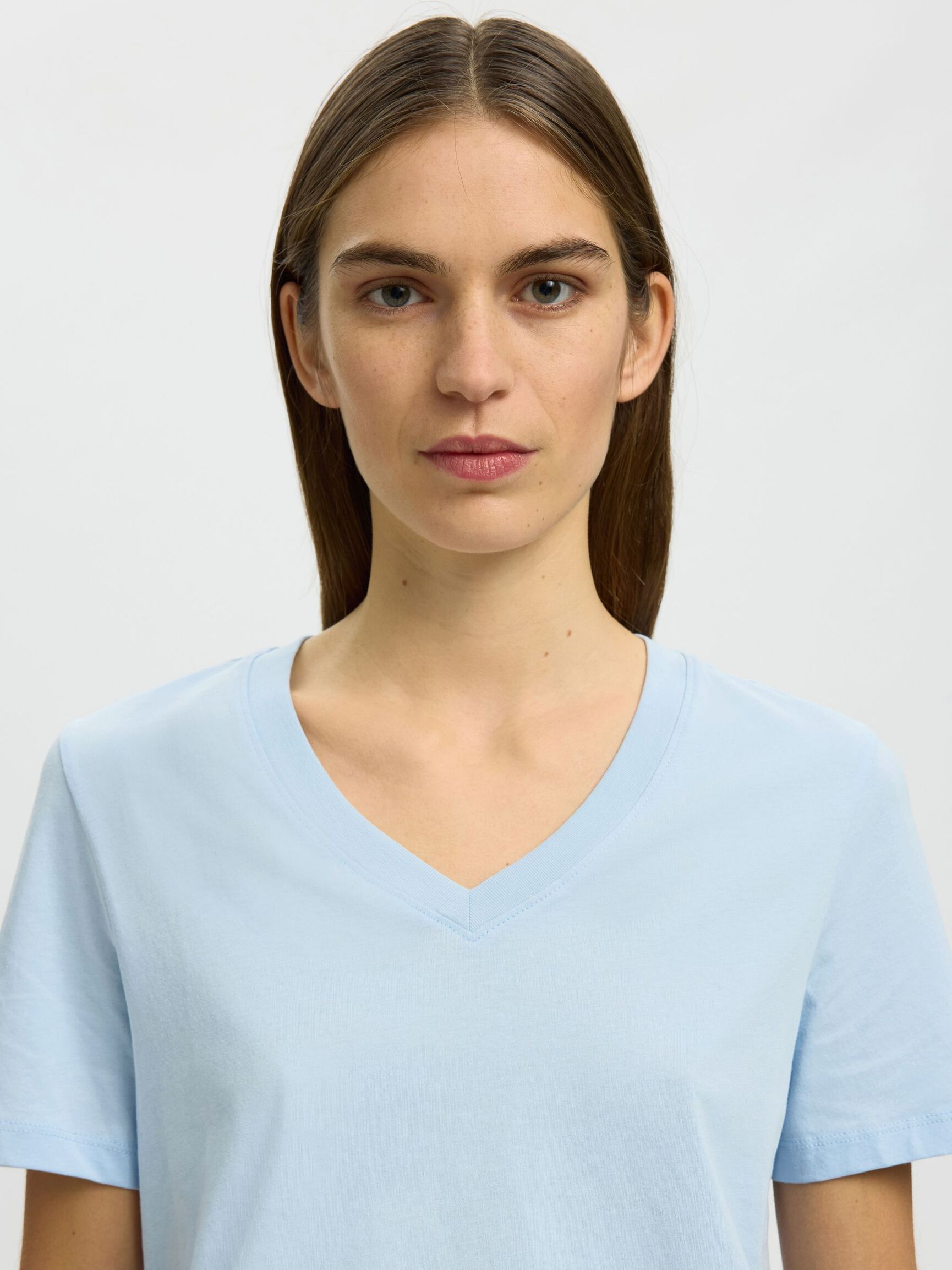 CLASSIC V-NECK T-SHIRT, Cashmere Blue, highres
