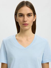 CLASSIC V-NECK T-SHIRT, Cashmere Blue, highres