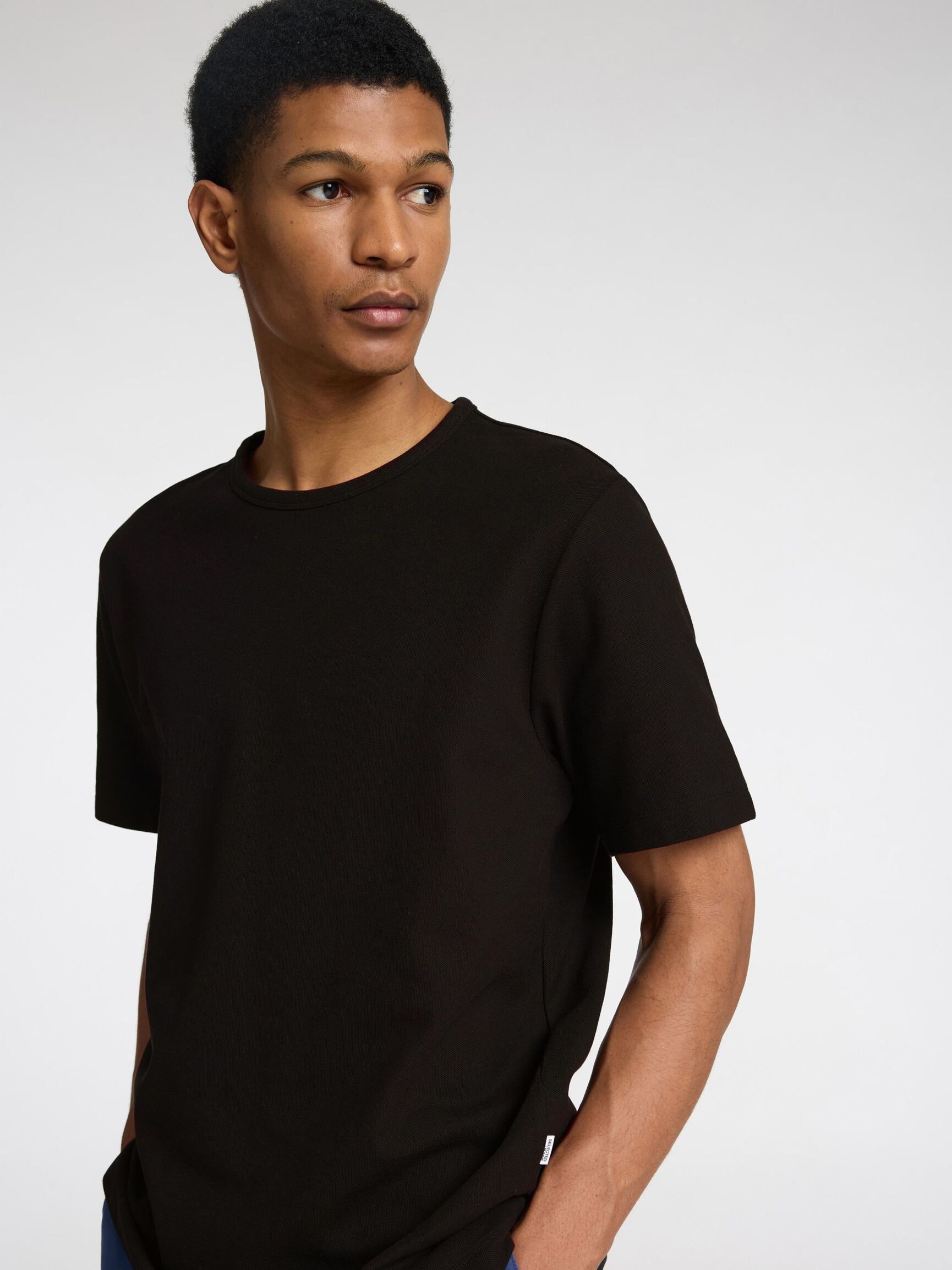 KLASSISCHES T-SHIRT, Black, highres