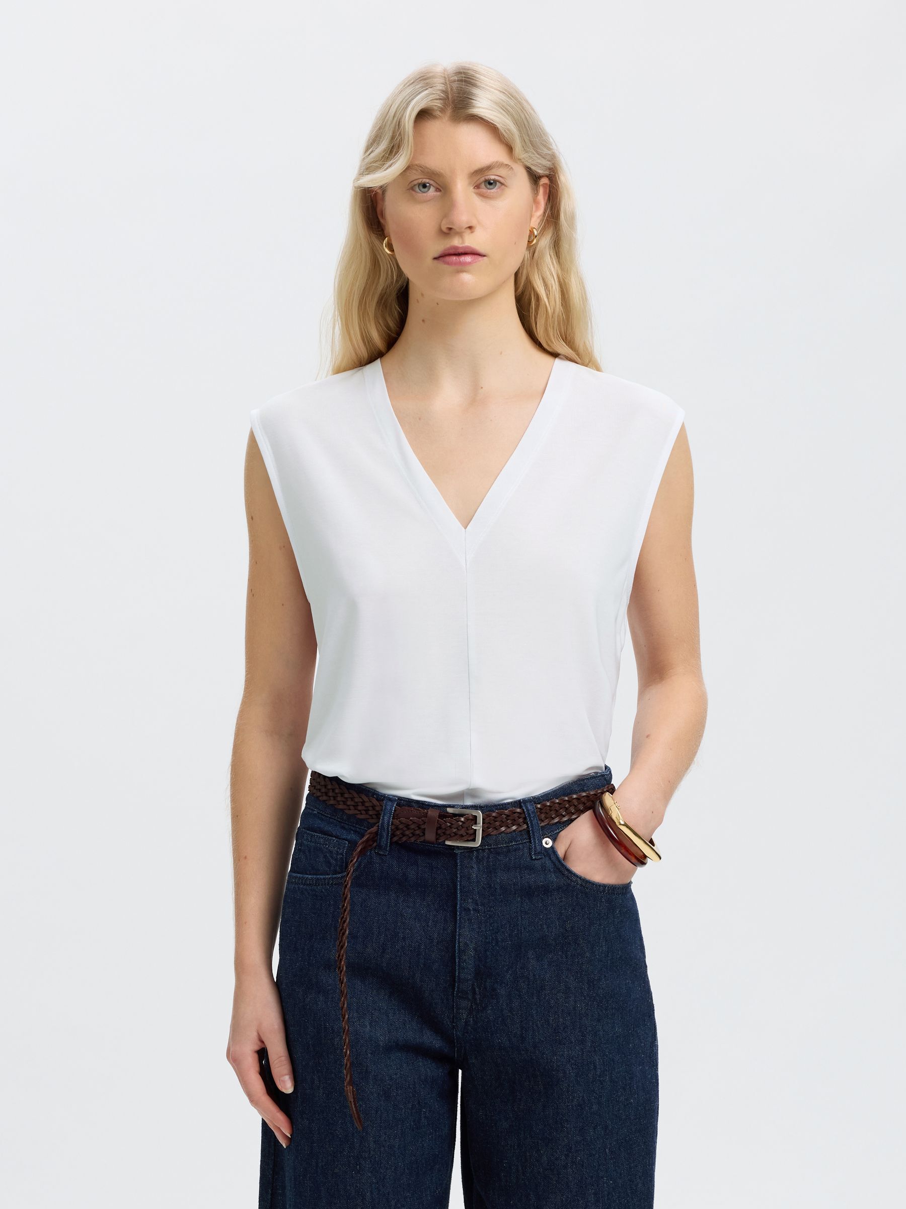SLEEVELESS V-NECK TOP, Bright White, highres