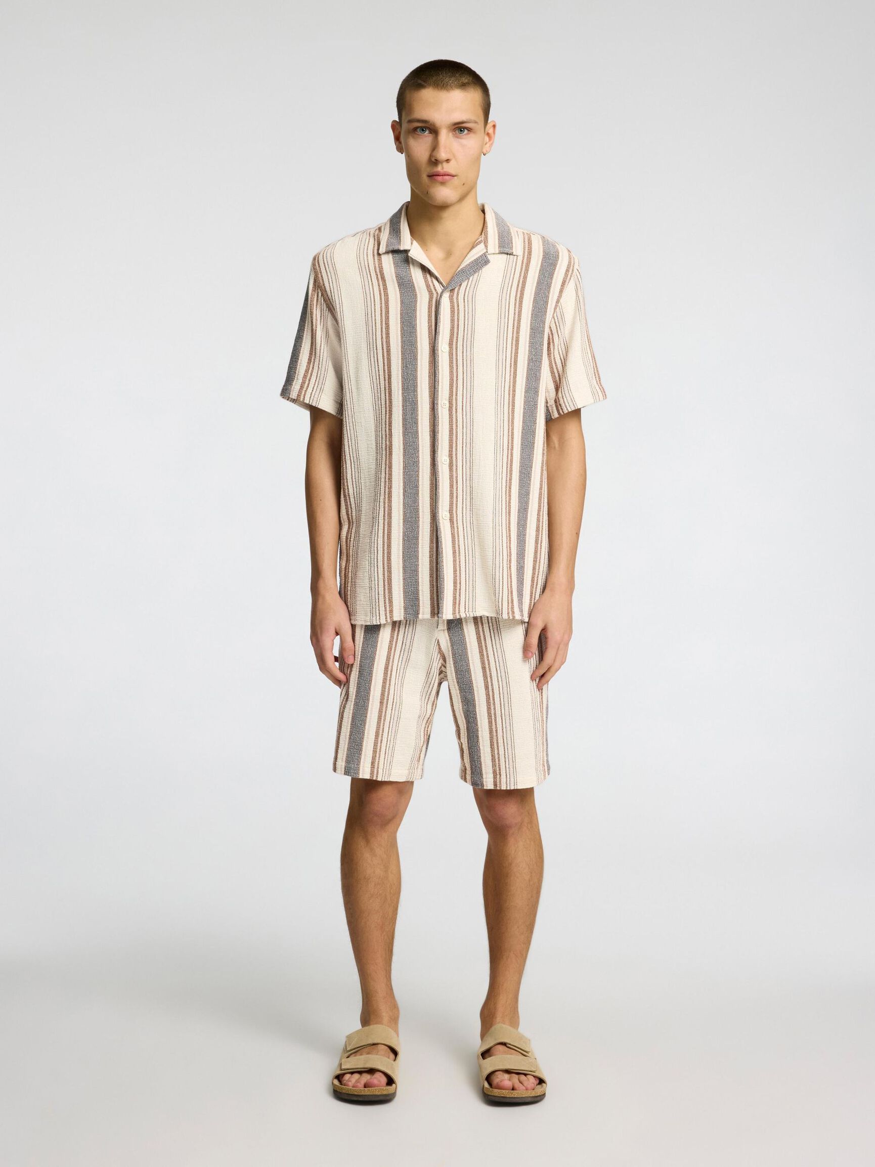 EN COTON RAYÉ SHORT, Egret, highres