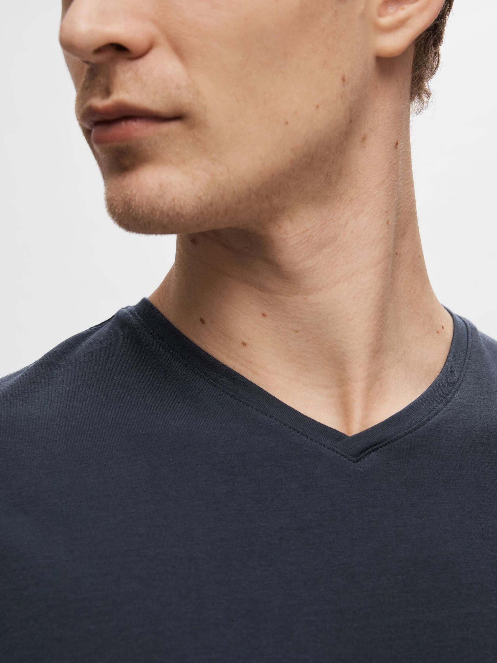 V-NECK T-SHIRT, Navy Blazer, highres
