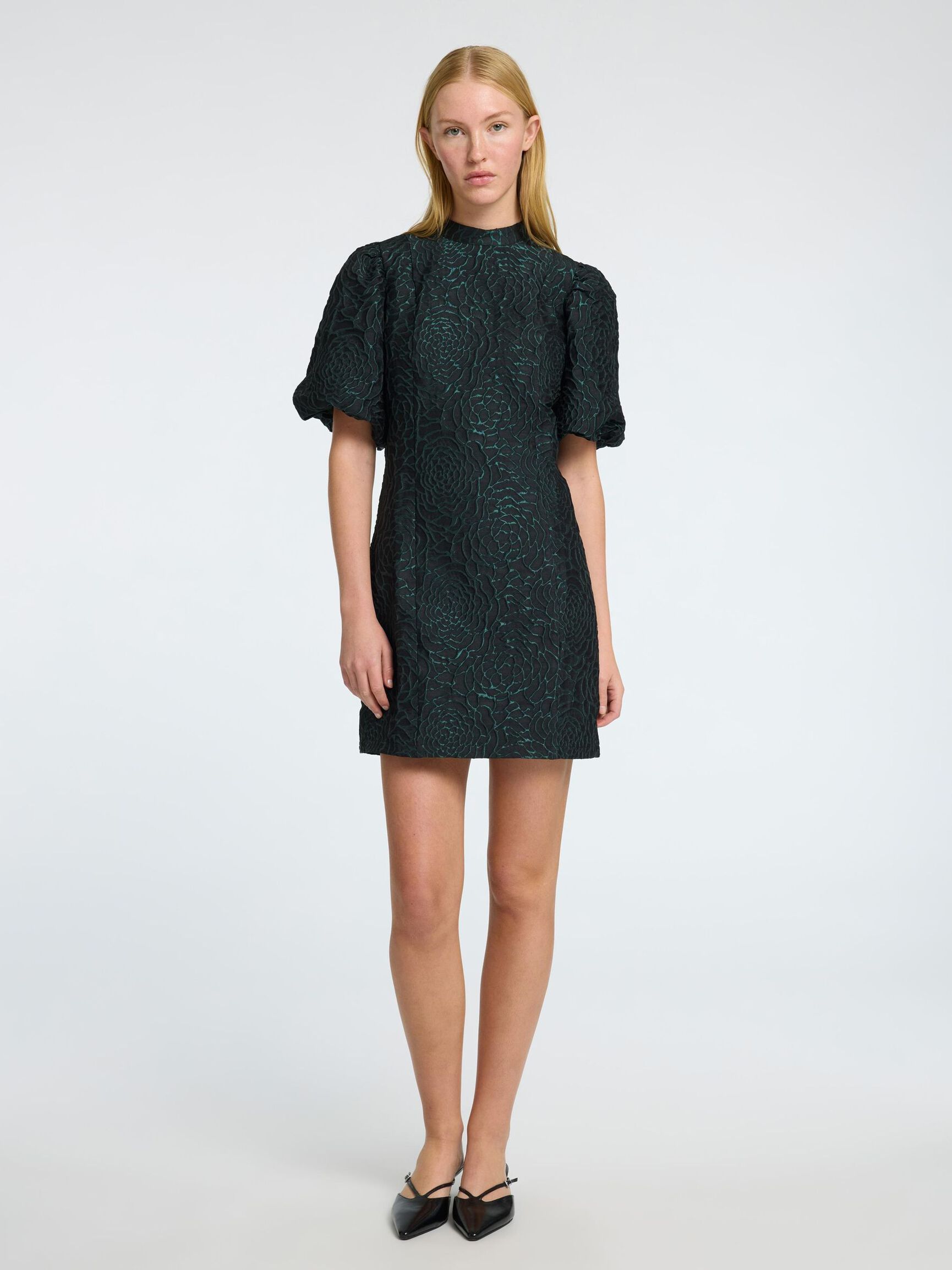 VESTITO CON MANICHE A SBUFFO, Scarab, highres
