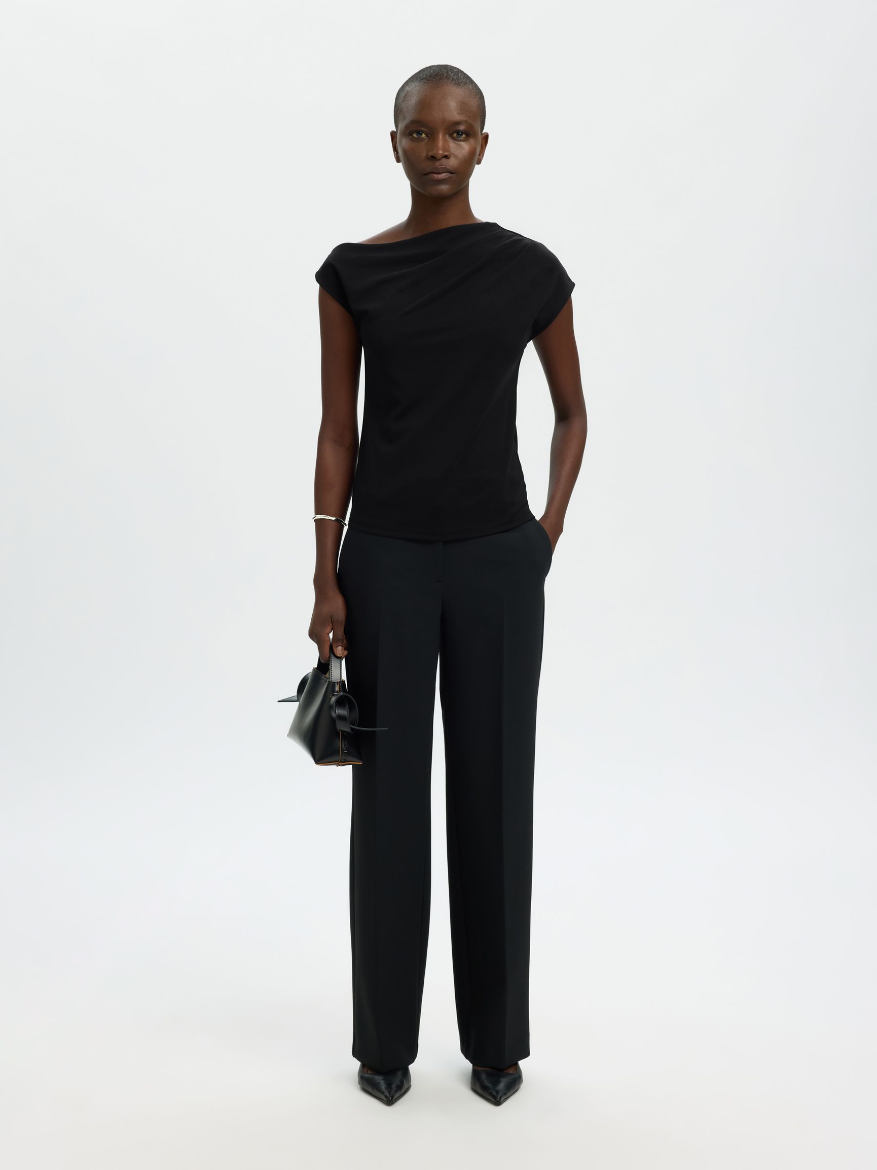 ASYMMETRISCH TOP MET KORTE MOUWEN, Black, highres