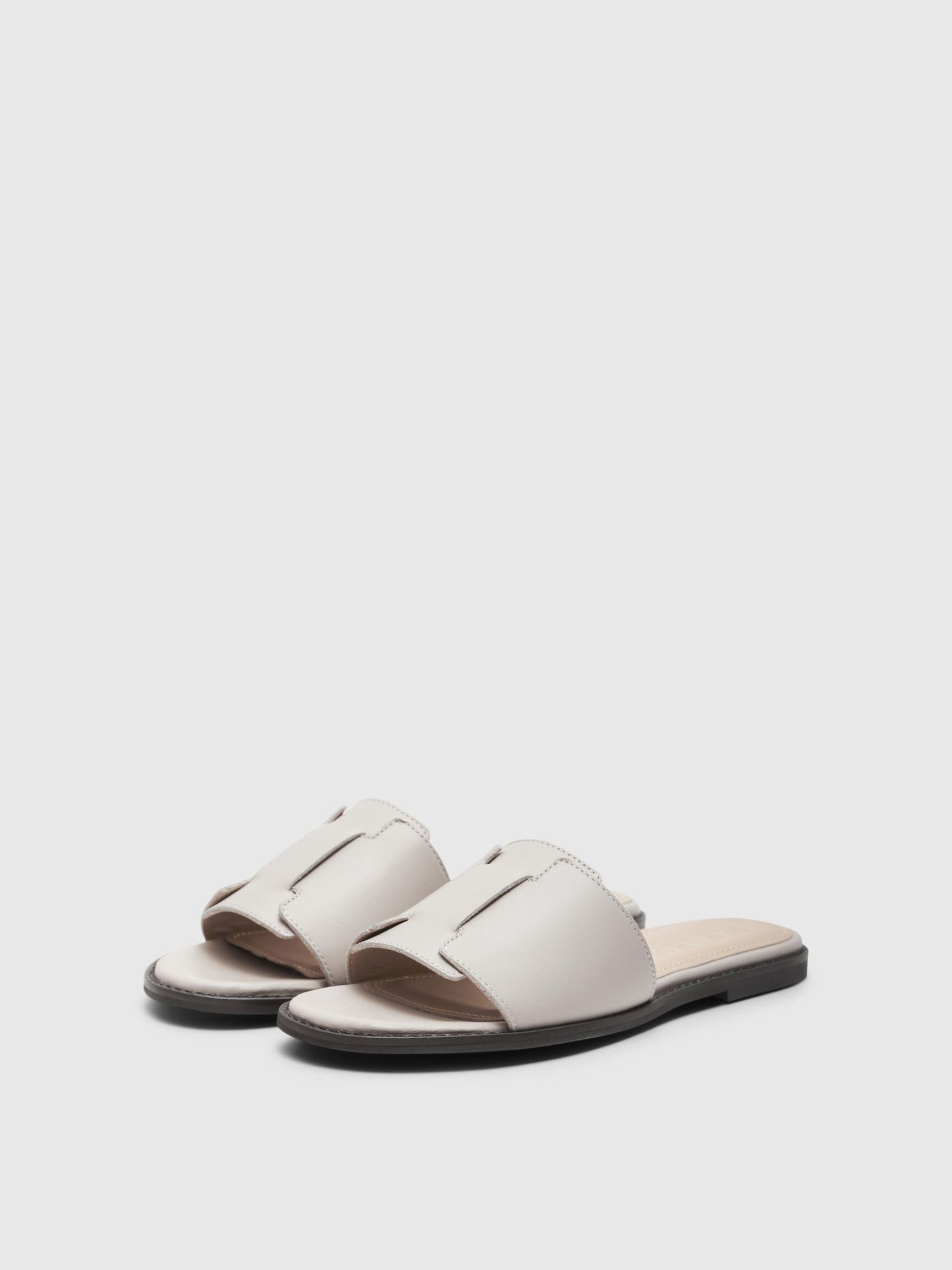LEATHER SLIDERS, Greige, highres