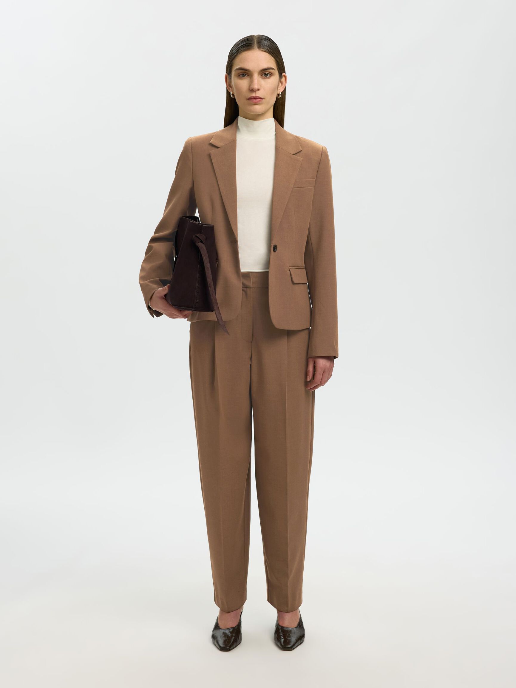 TIRO MEDIO PANTALONES FIT CORTE BARREL, Toffee, highres