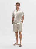 Selected LINNENMIX REGULAR FIT SHORTS, Pure Cashmere, highres - 16092722_PureCashmere_005.jpg