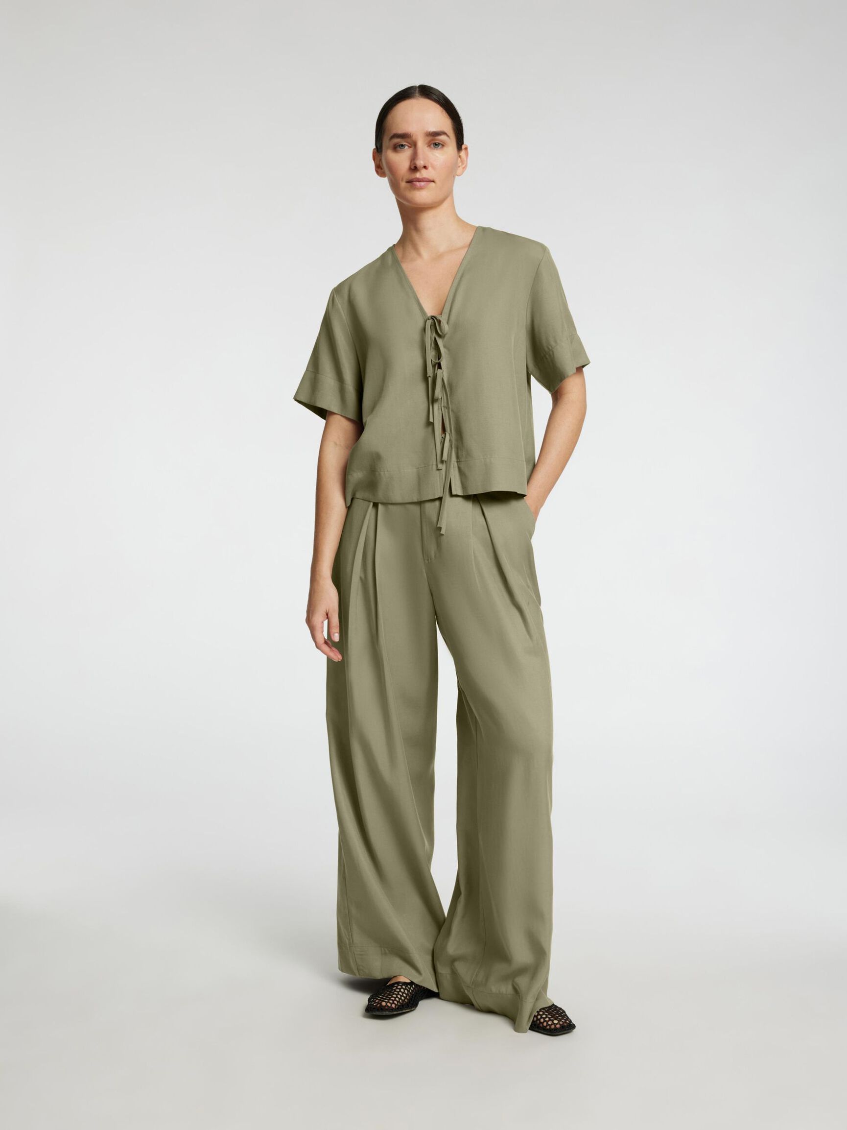 KNYTING FORAN V-HALS-TOPP, Vetiver, highres