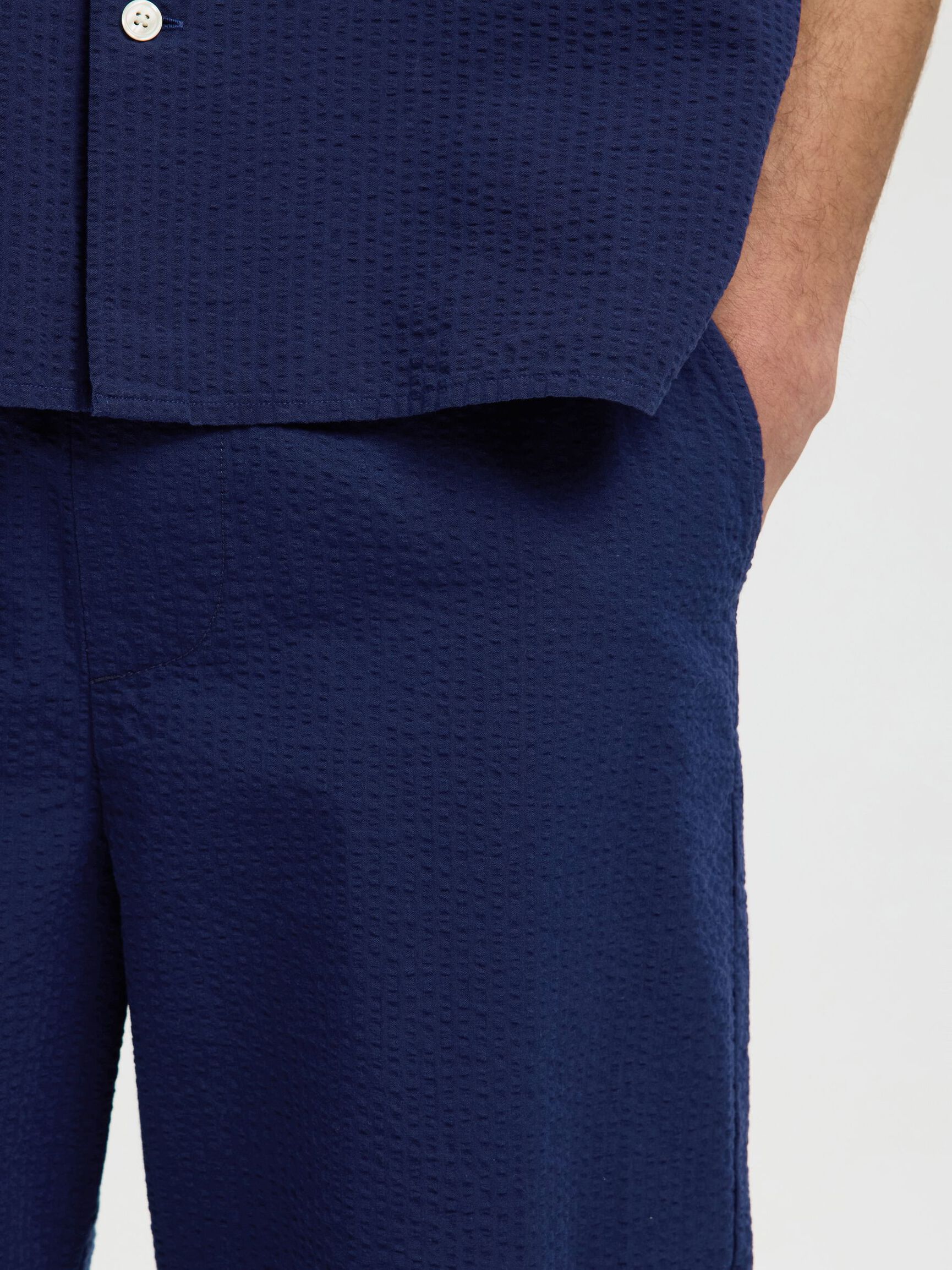 REGULAR FIT SEERSUCKER SHORTS, Ocean Cavern, highres