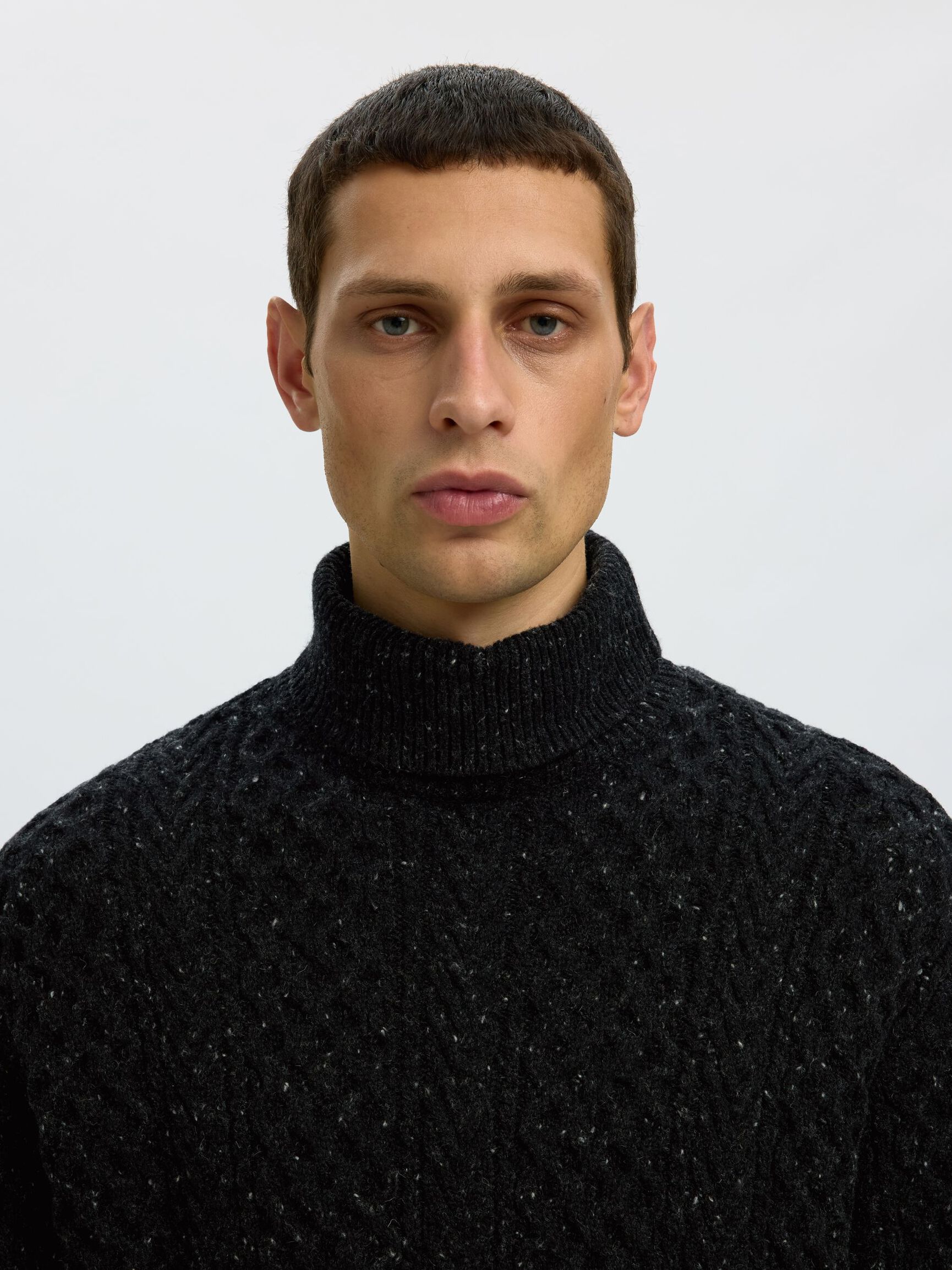 CABLE KNIT TURTLENECK, Black, highres