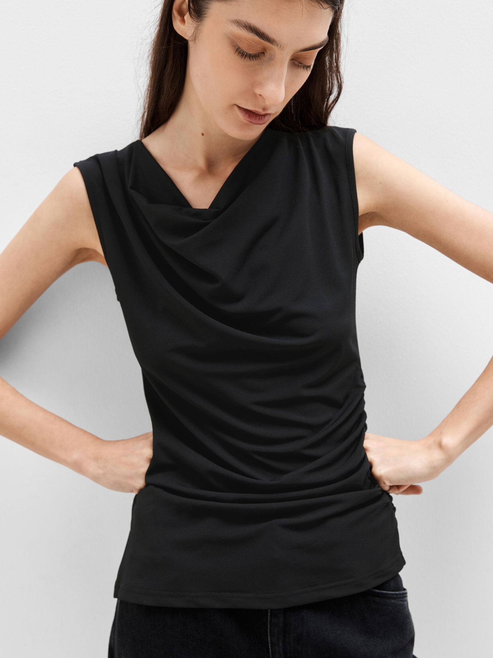 RYNKET TOP UDEN ÆRMER, Black, highres