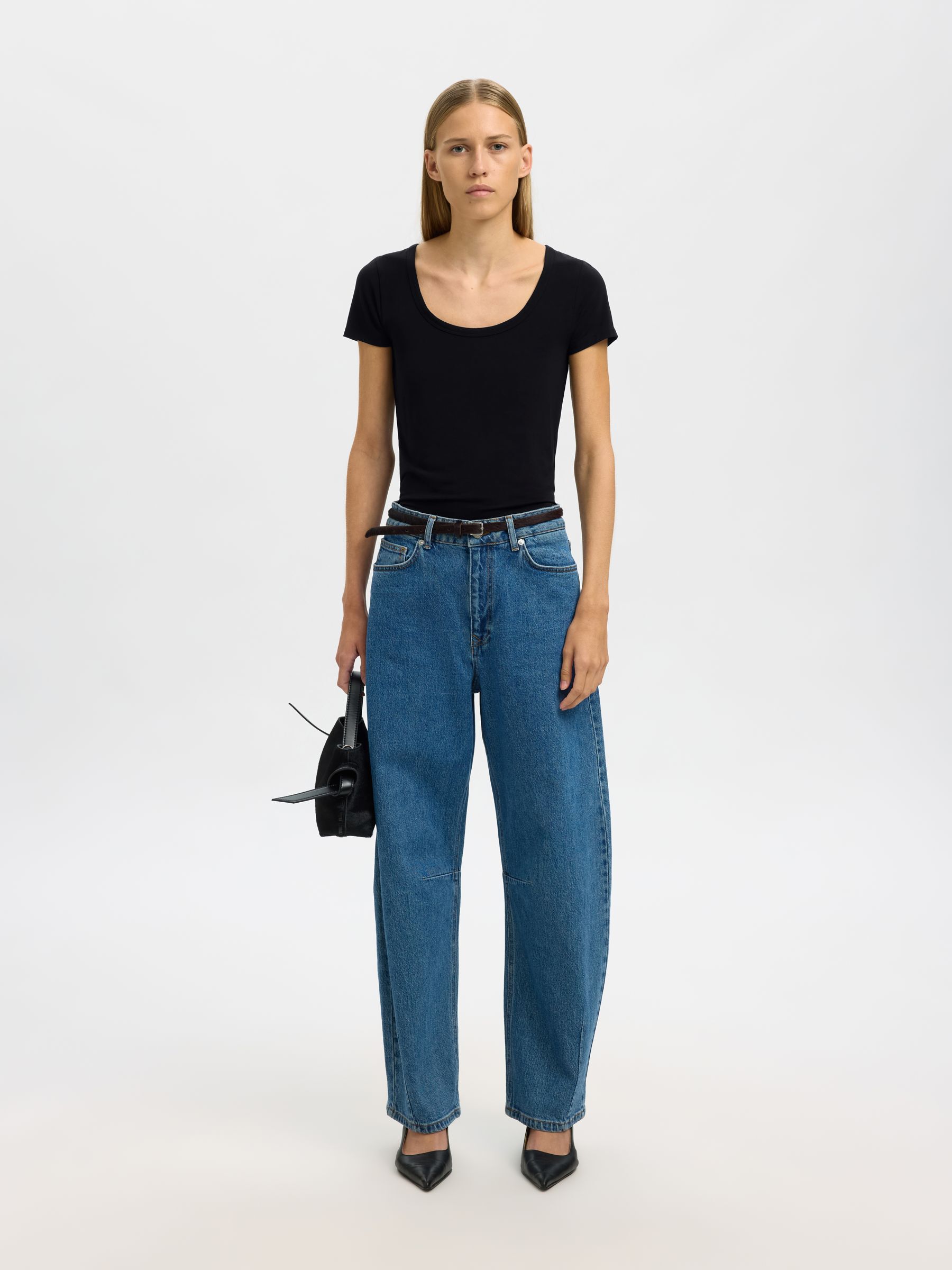 DYB HALSUDSKÆRING T-SHIRT, Black, highres