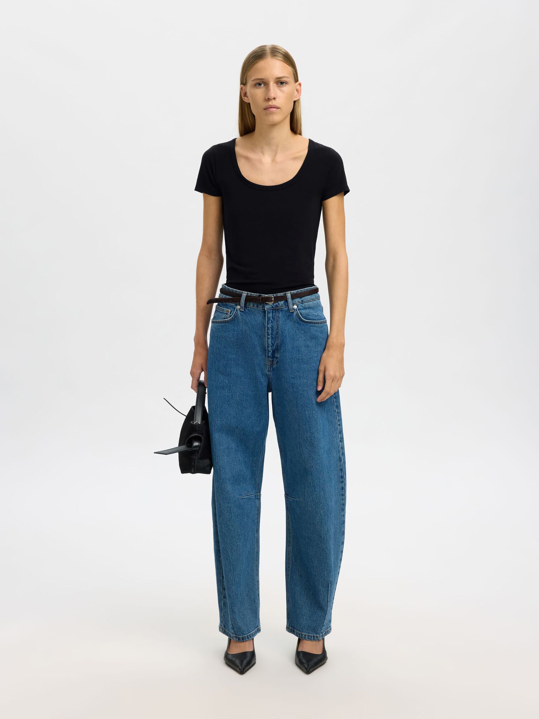 DYB HALSUDSKÆRING T-SHIRT, Black, highres