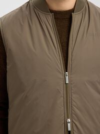 DOORGESTIKTE GILET, Fallen Rock, highres