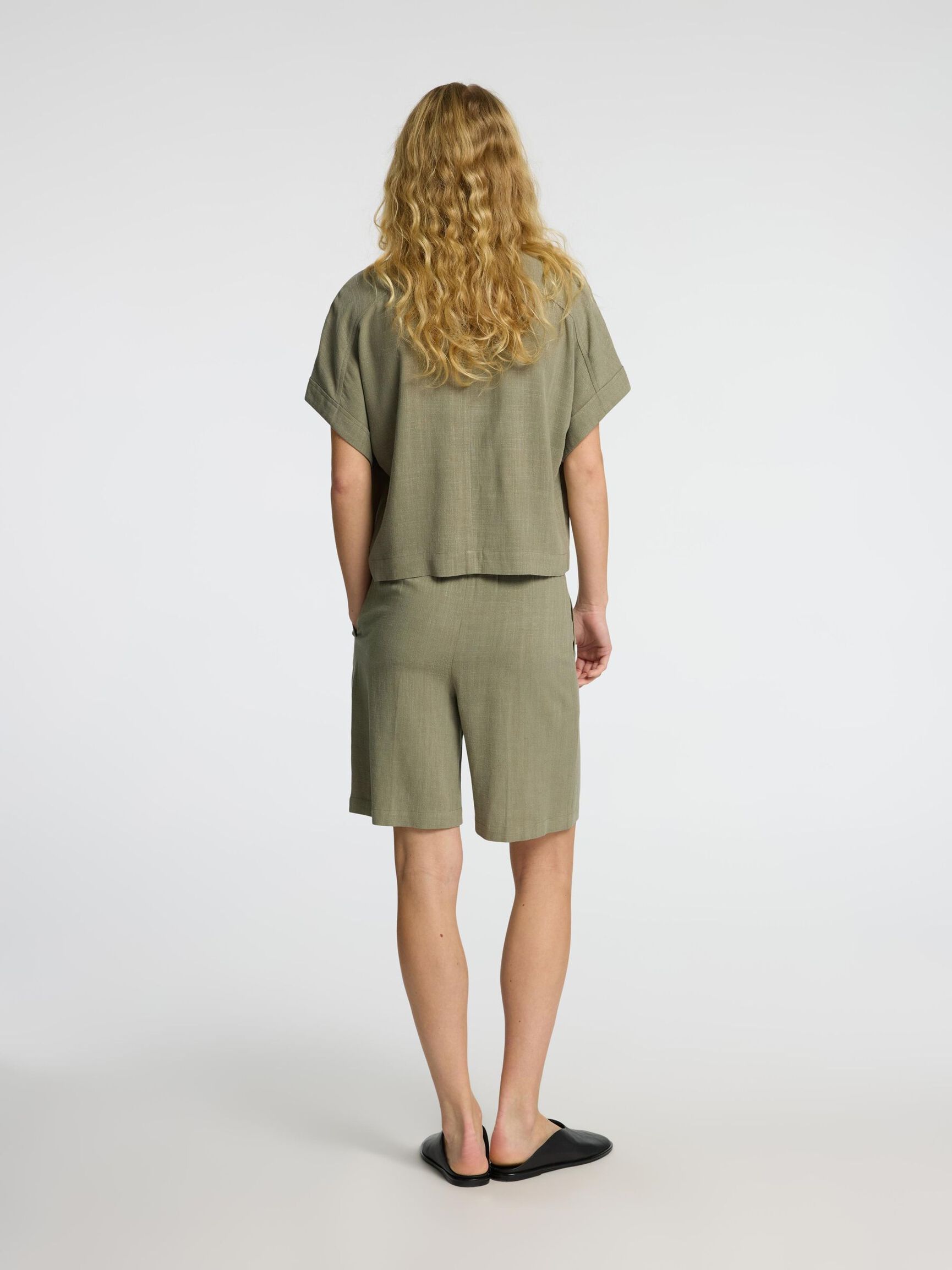 DISEÑO CORTO CAMISA DE MANGA CORTA, Vetiver, highres