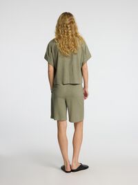 CROPPED OVERHEMD MET KORTE MOUWEN, Vetiver, highres