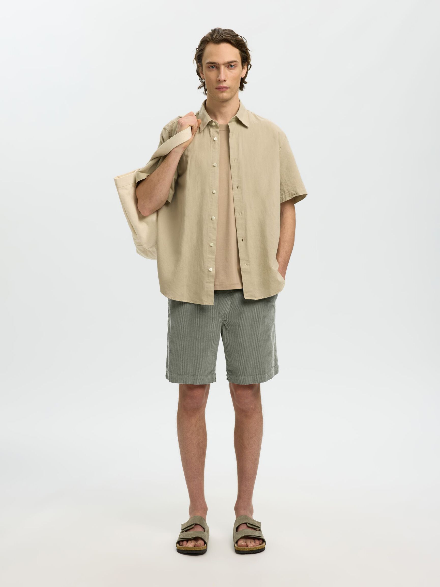DE CORDUROY, CORTE REGULAR SHORTS, Vetiver, highres