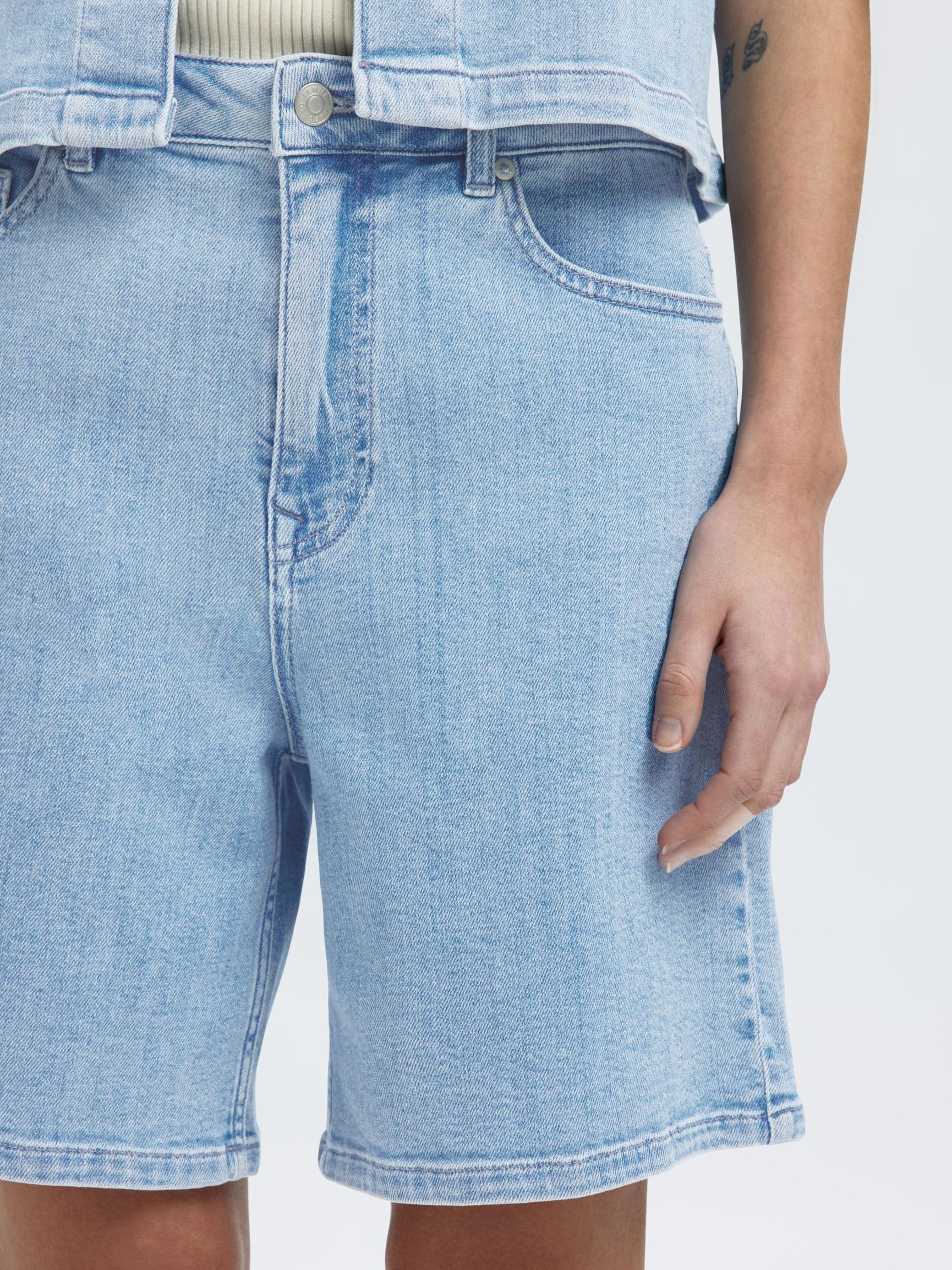 HØJTALJET DENIMSHORTS, Light Blue Denim, highres
